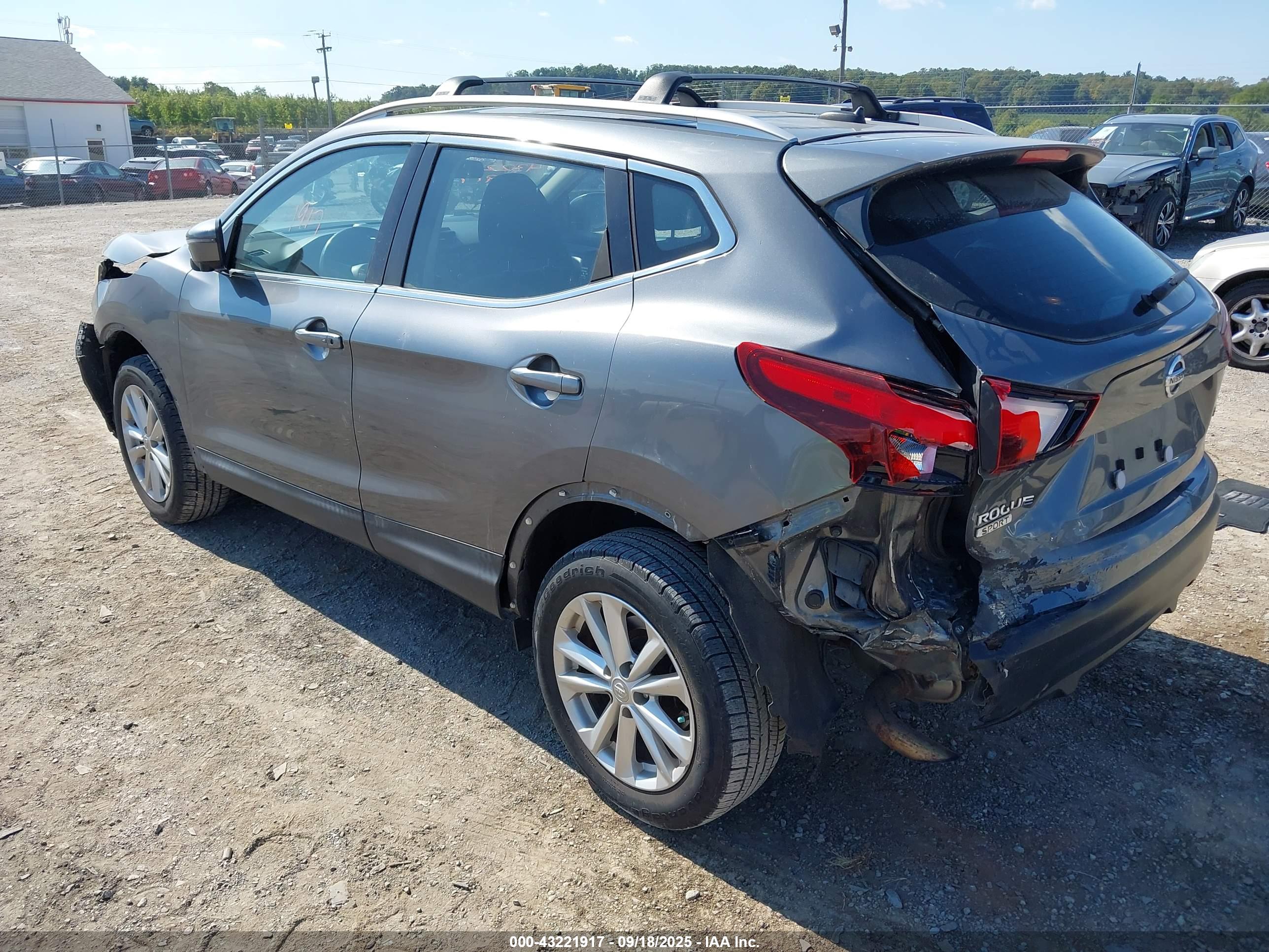 NISSAN ROGUE image 3