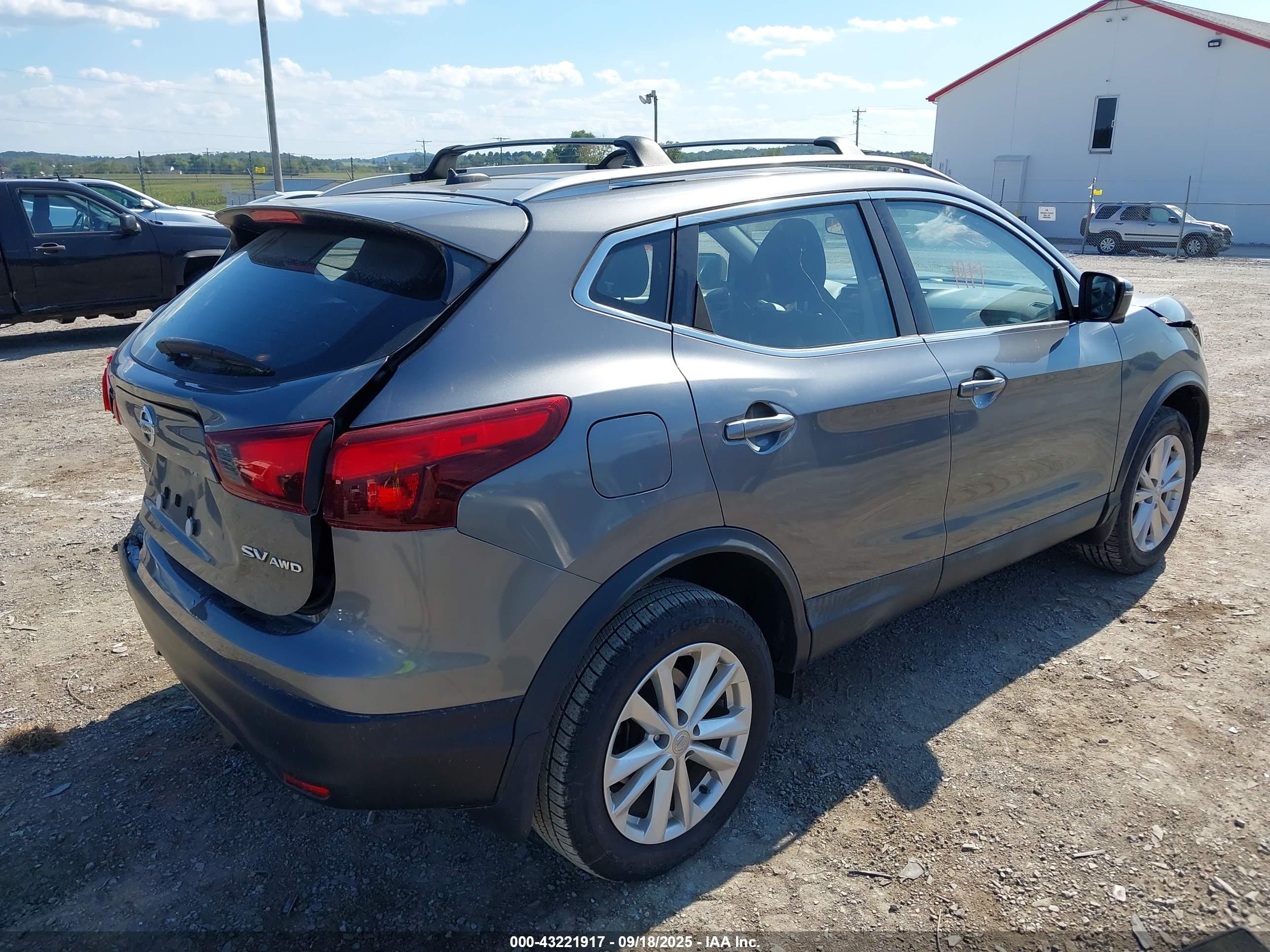 NISSAN ROGUE image 4