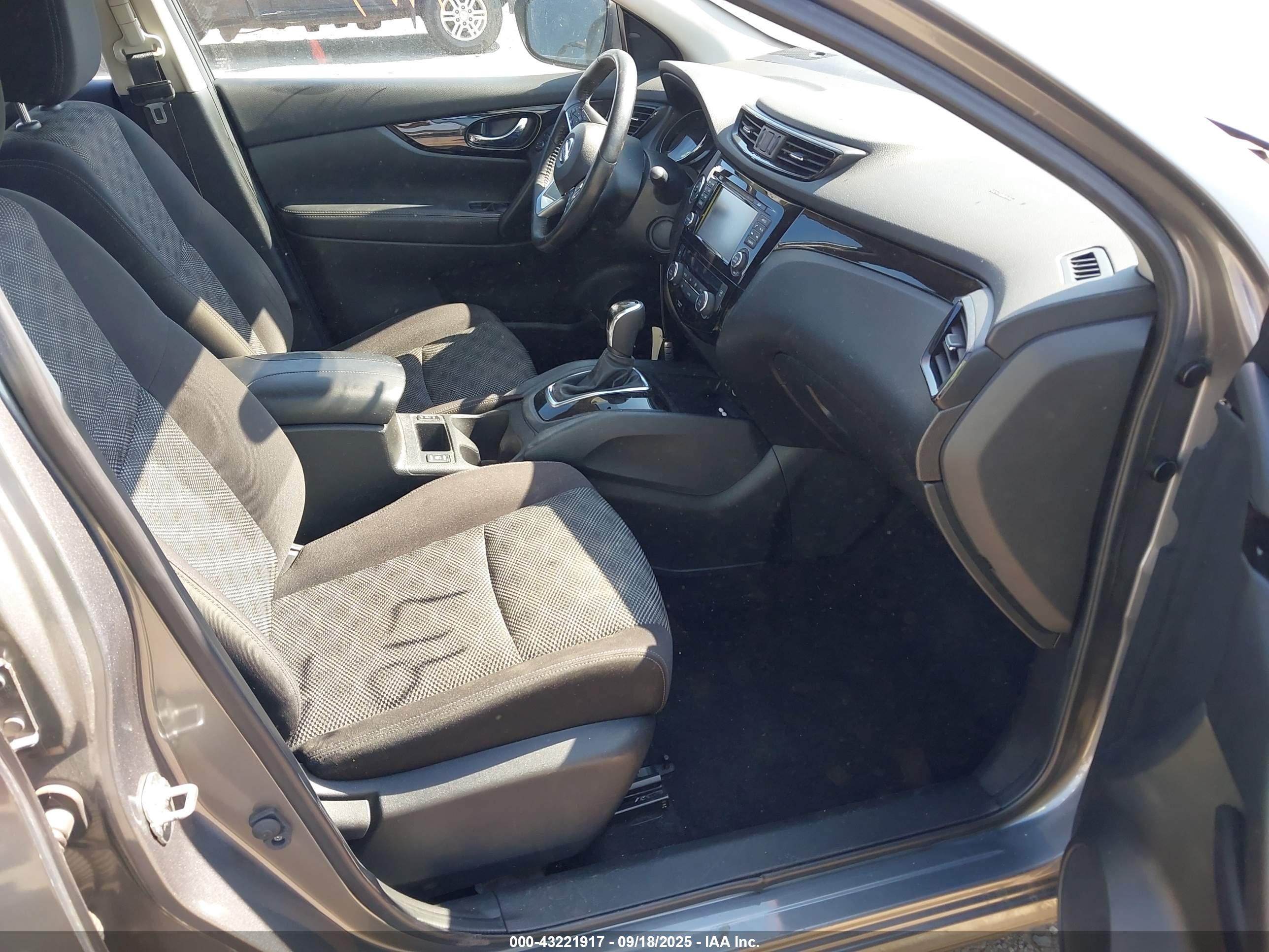 NISSAN ROGUE image 5