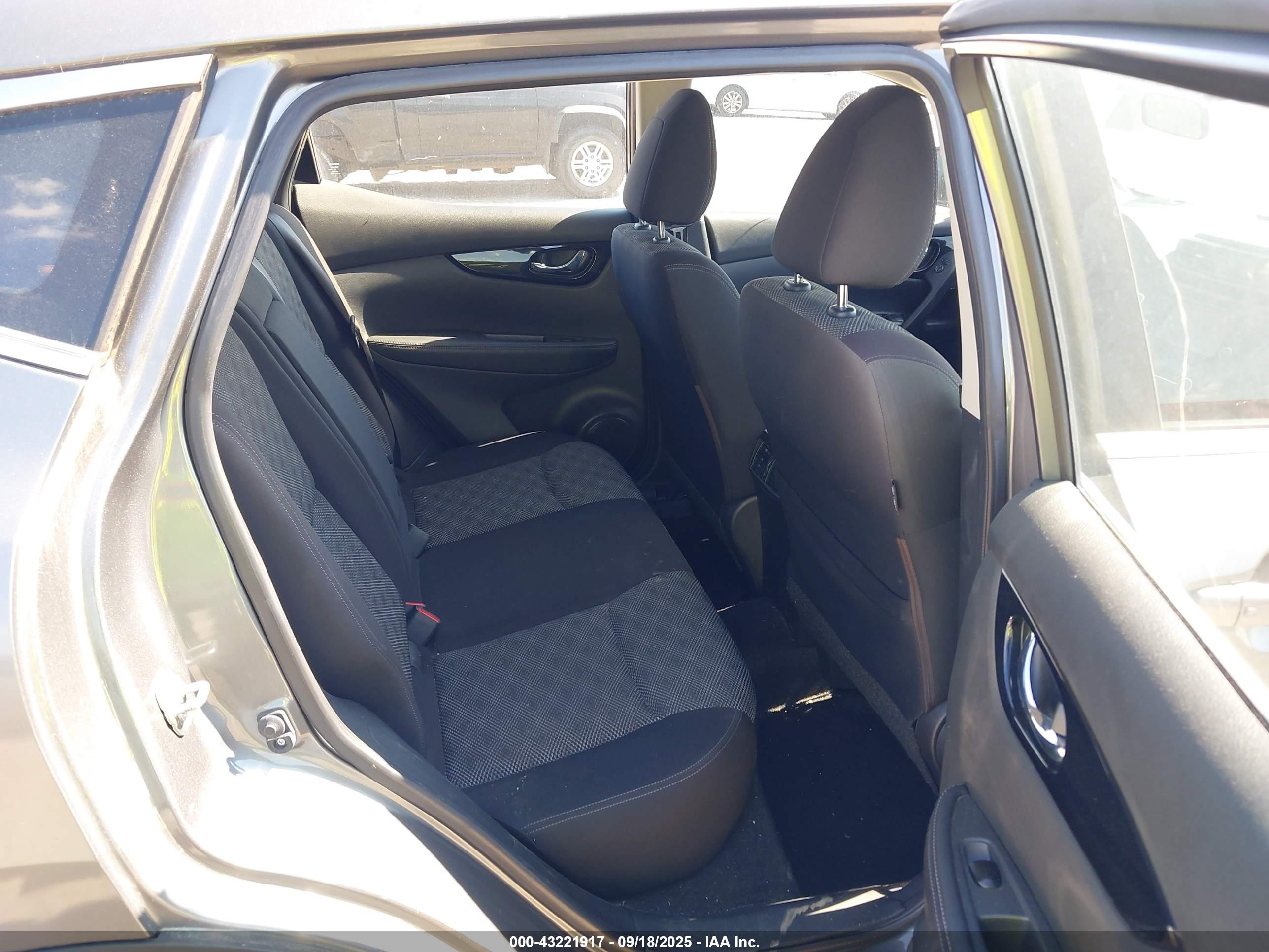 NISSAN ROGUE image 8