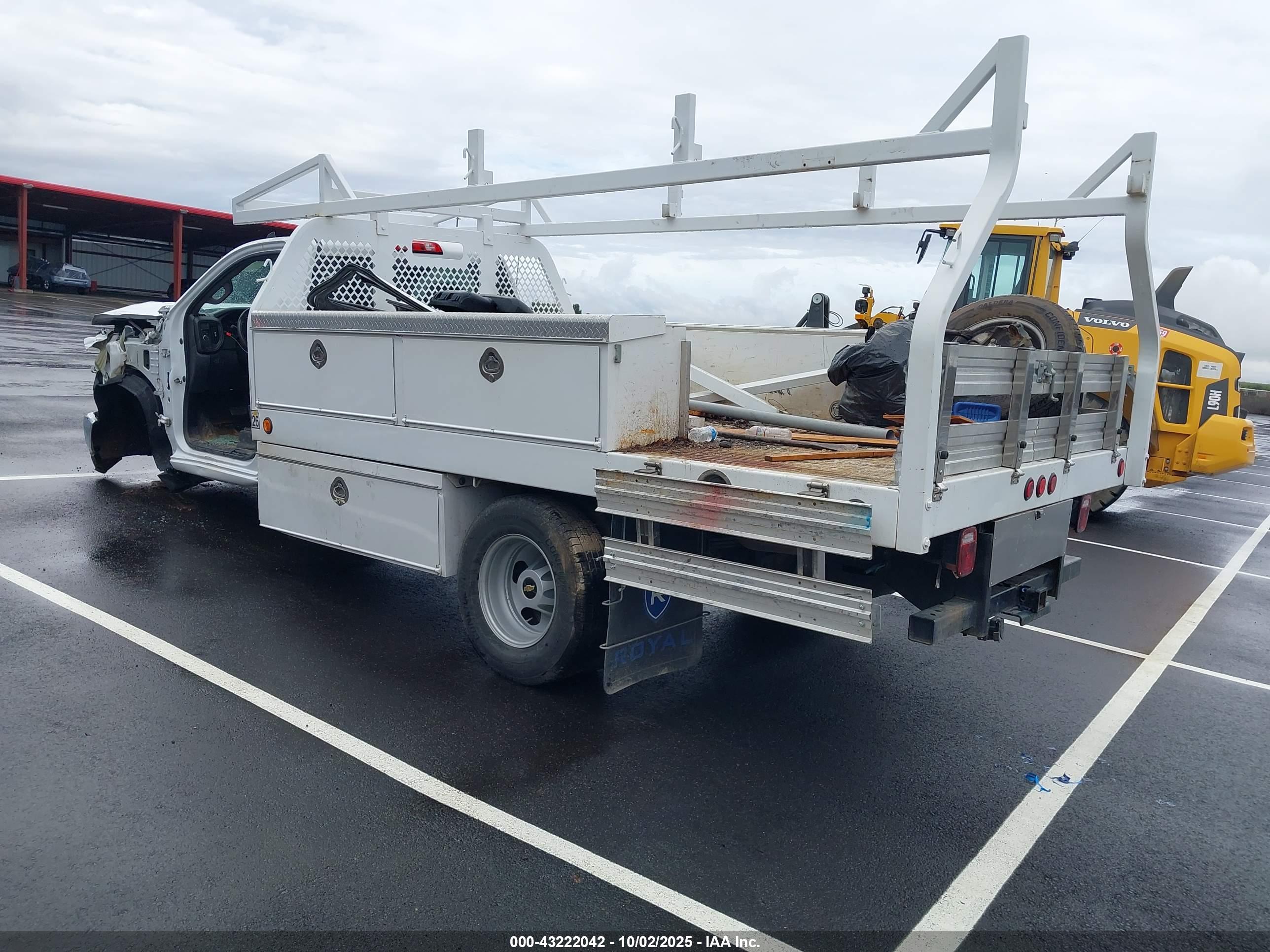 CHEVROLET SILVERADO image 3