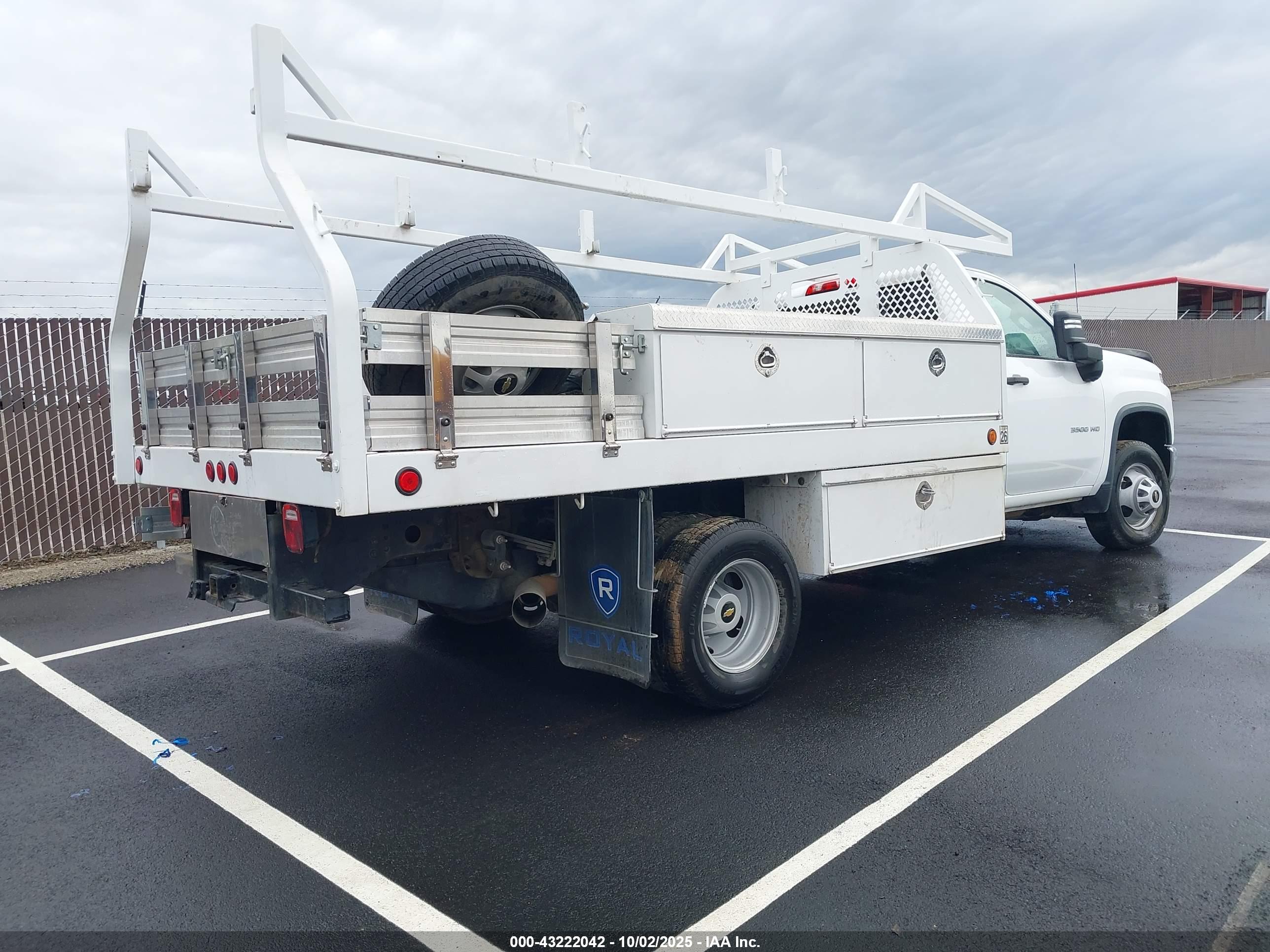 CHEVROLET SILVERADO image 4