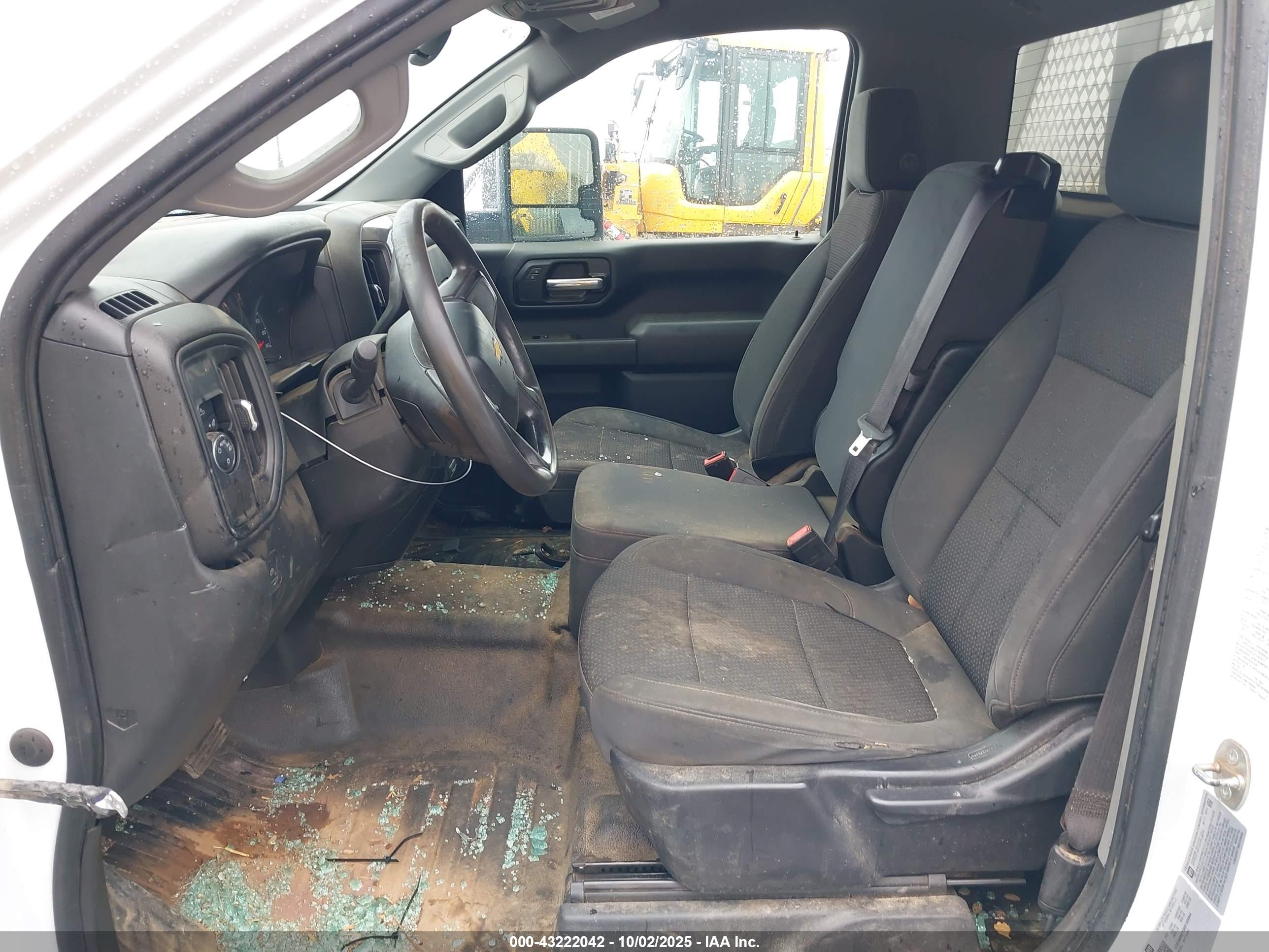 CHEVROLET SILVERADO image 7