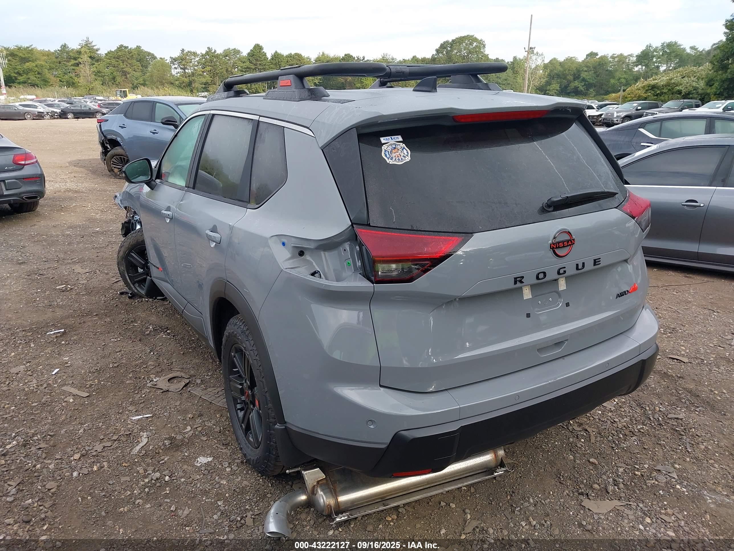 NISSAN ROGUE image 3