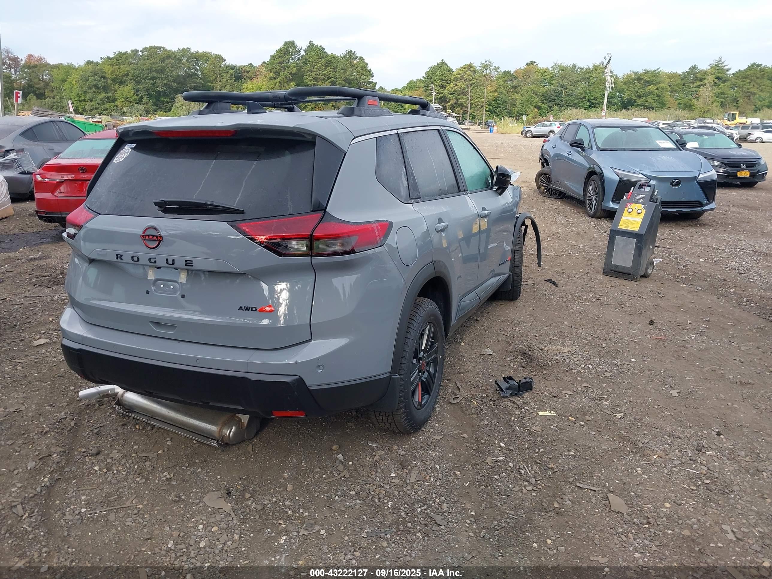 NISSAN ROGUE image 4