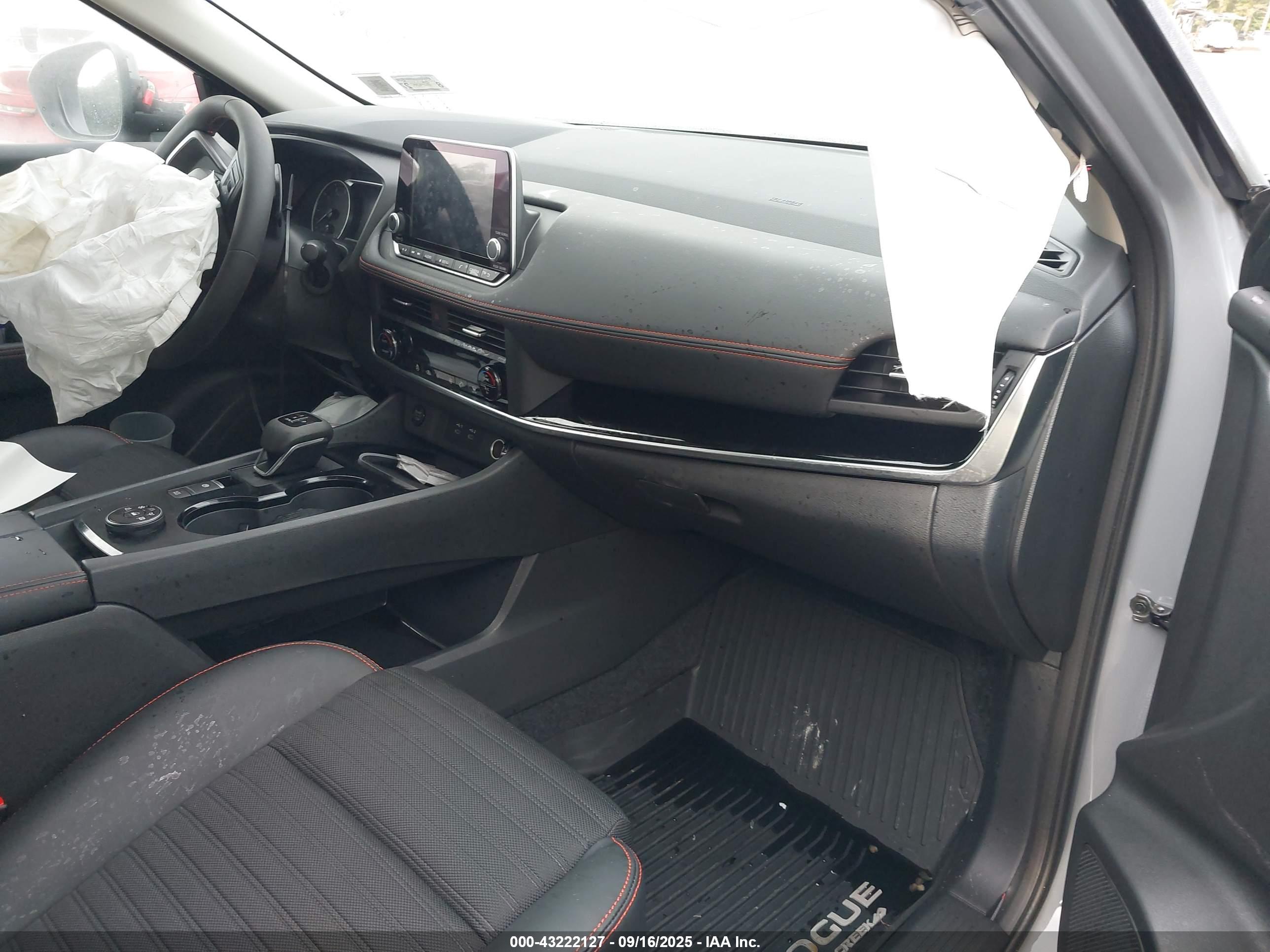 NISSAN ROGUE image 5