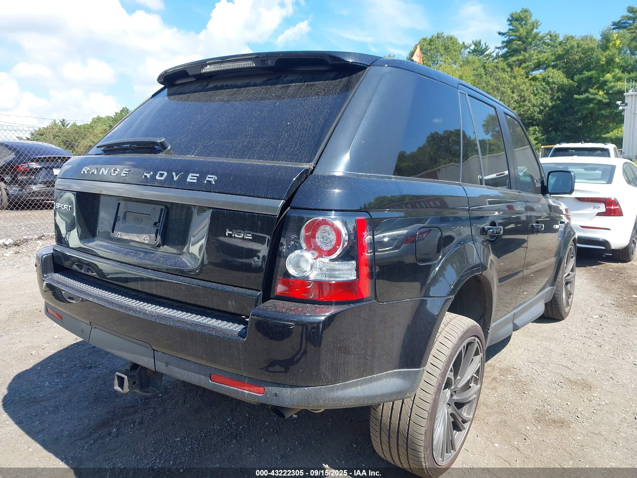 LAND ROVER image 4