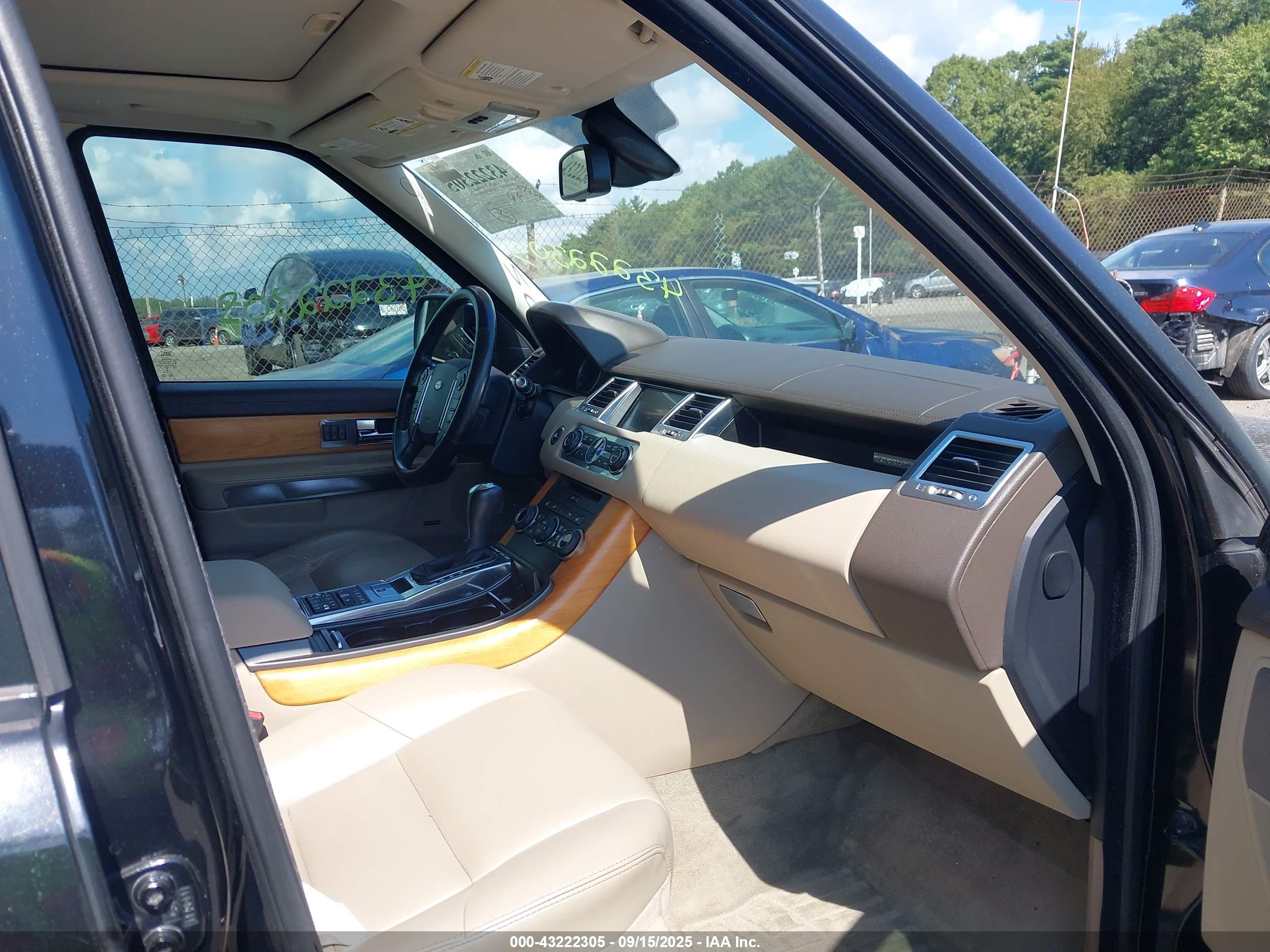 LAND ROVER image 5