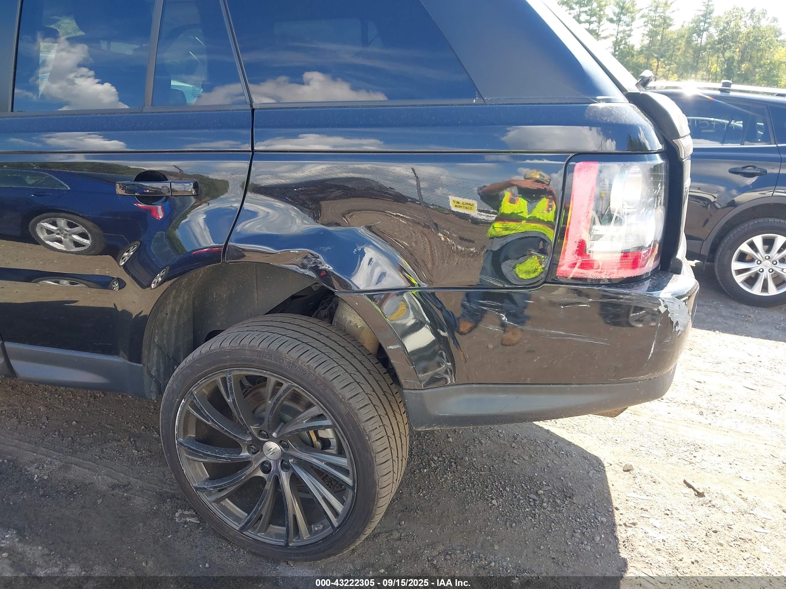 LAND ROVER image 6