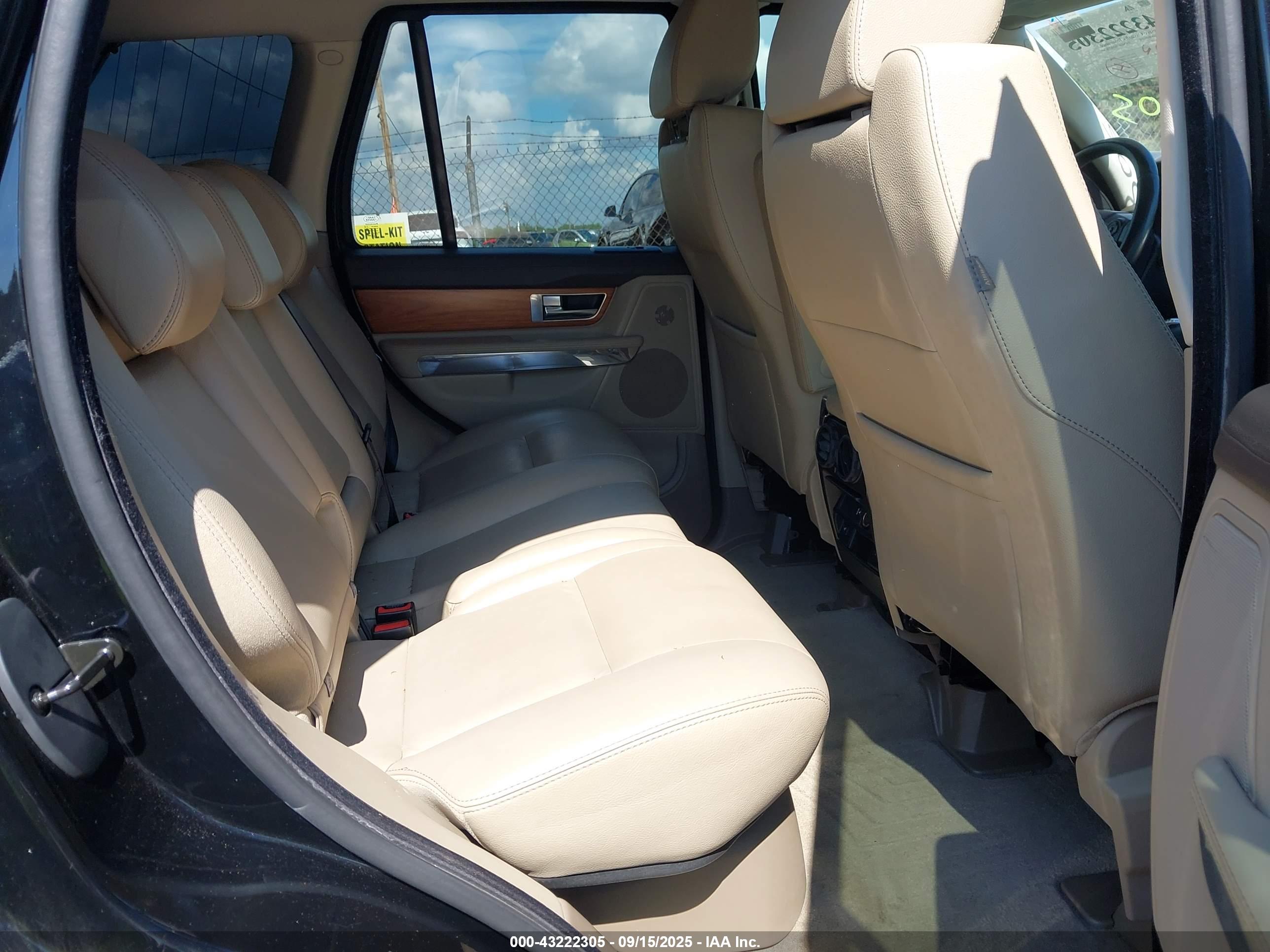 LAND ROVER image 8