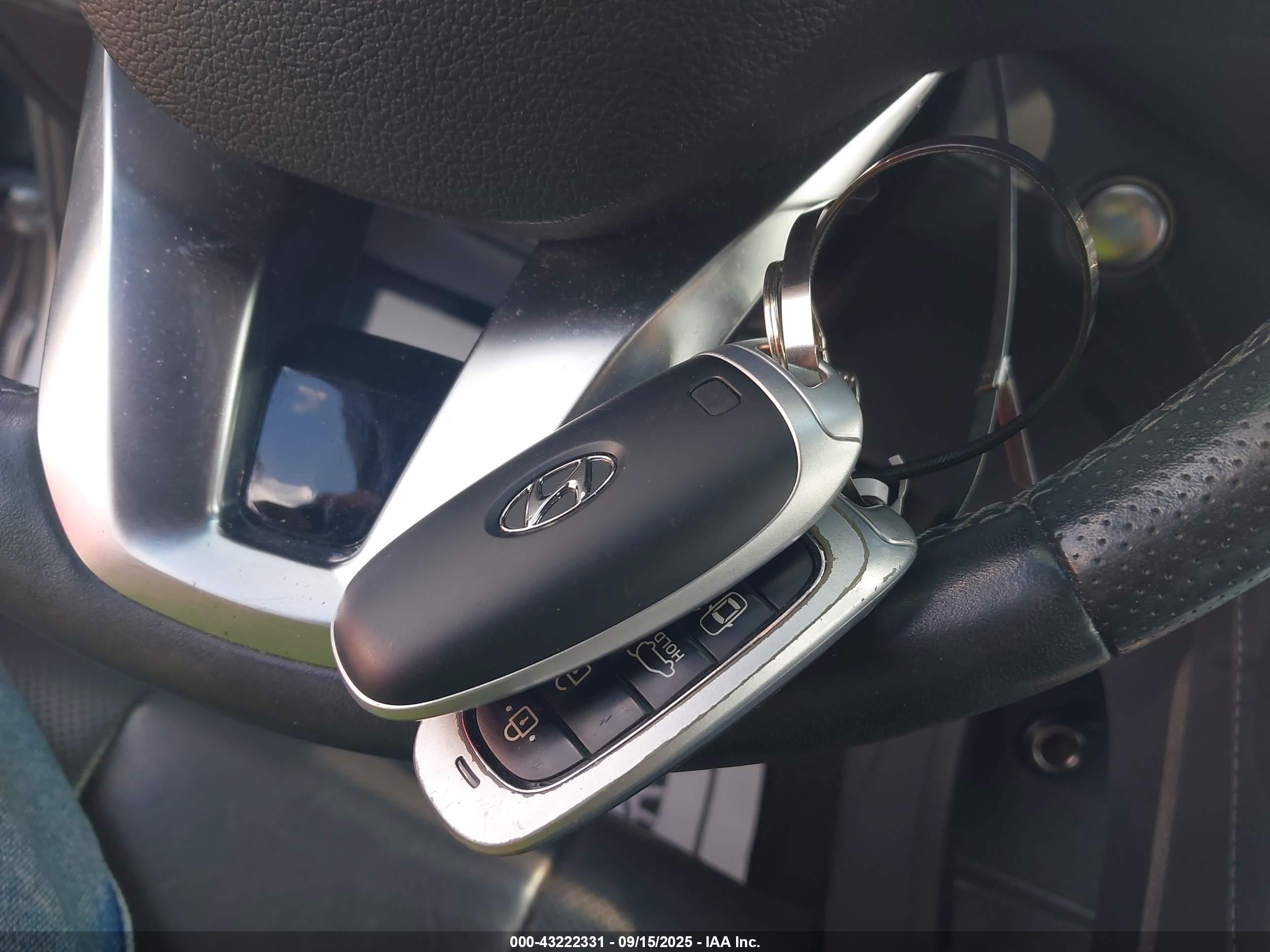 HYUNDAI SANTA image 11