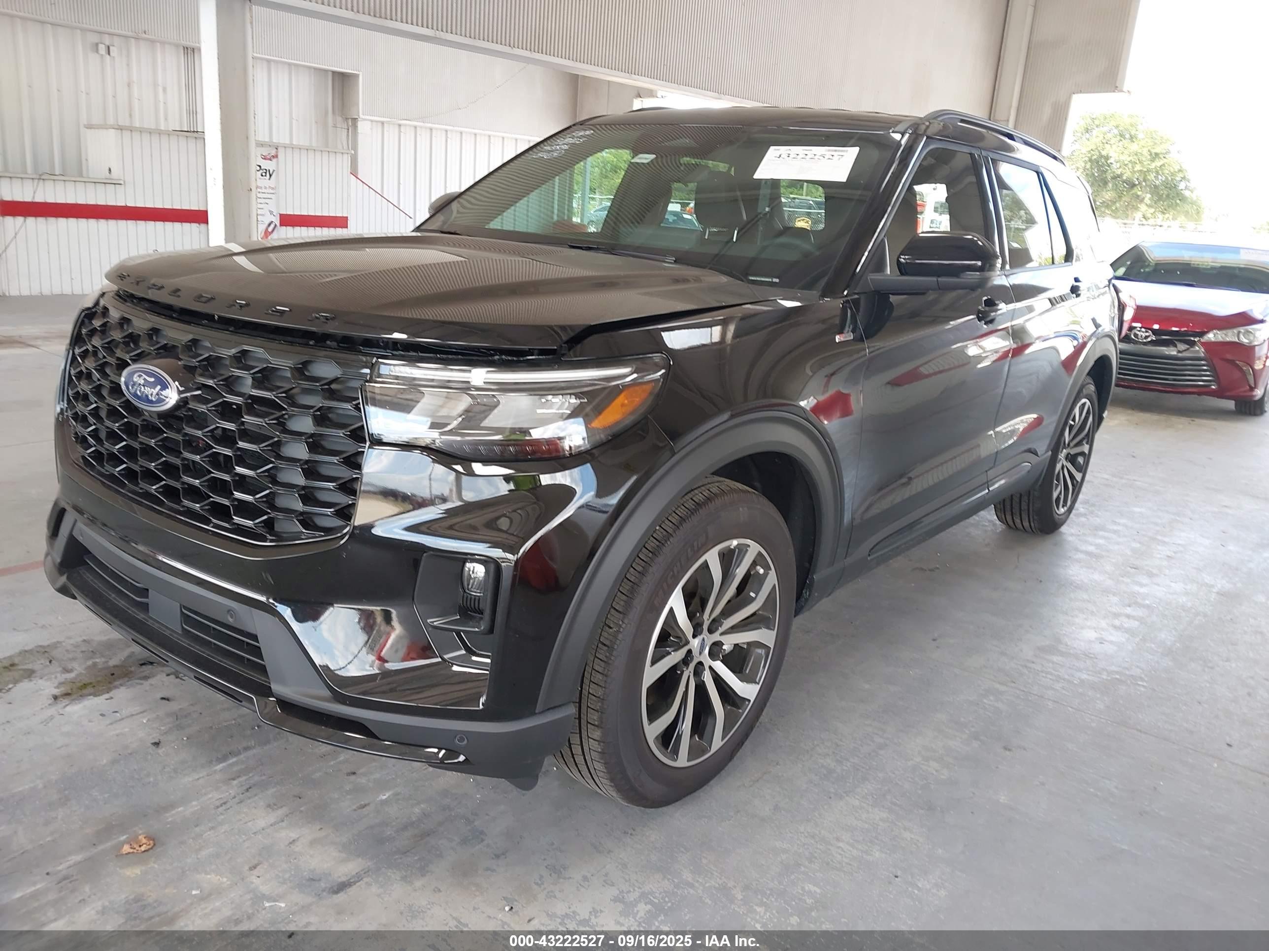 FORD EXPLORER image 2