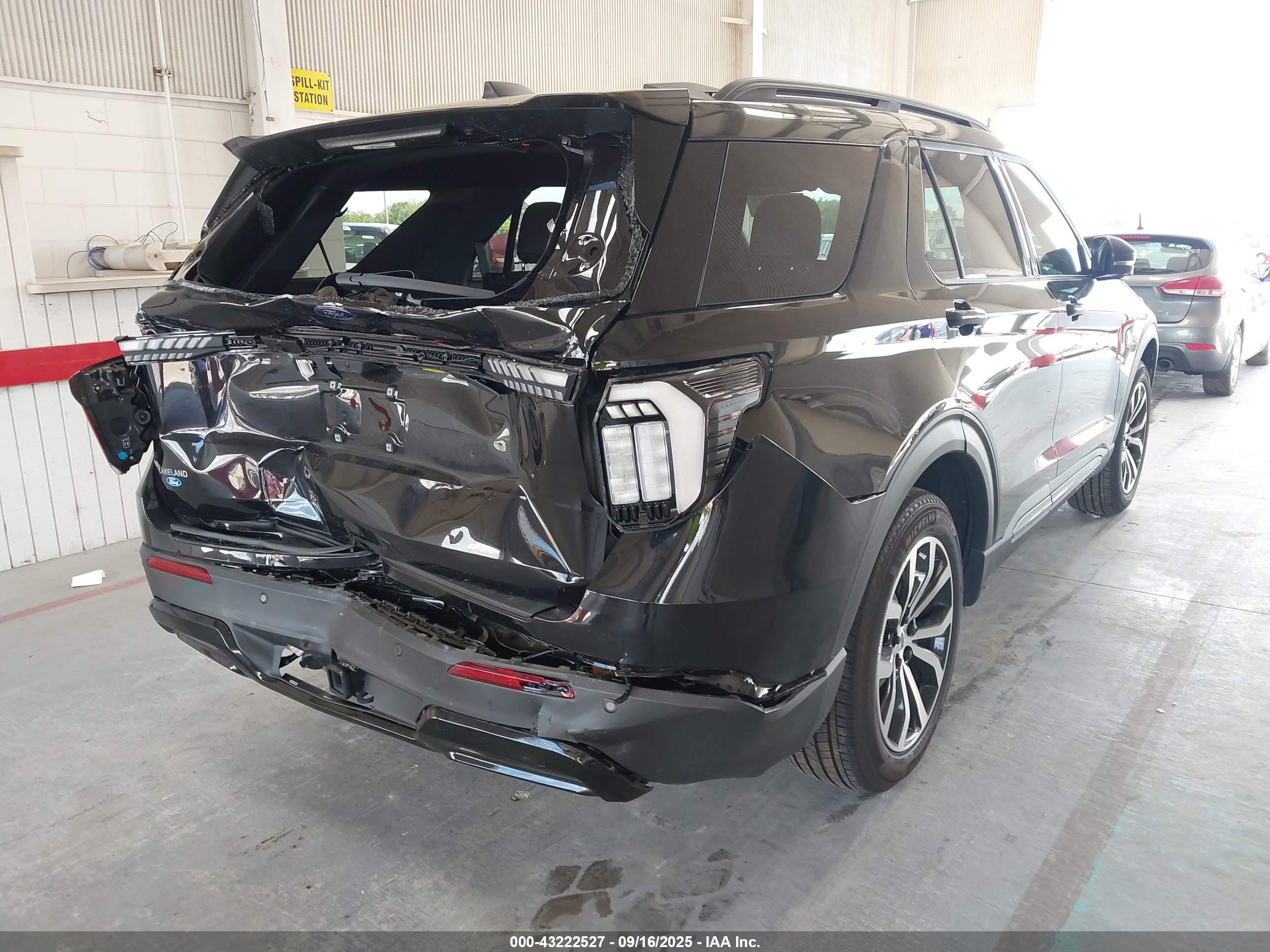 FORD EXPLORER image 4