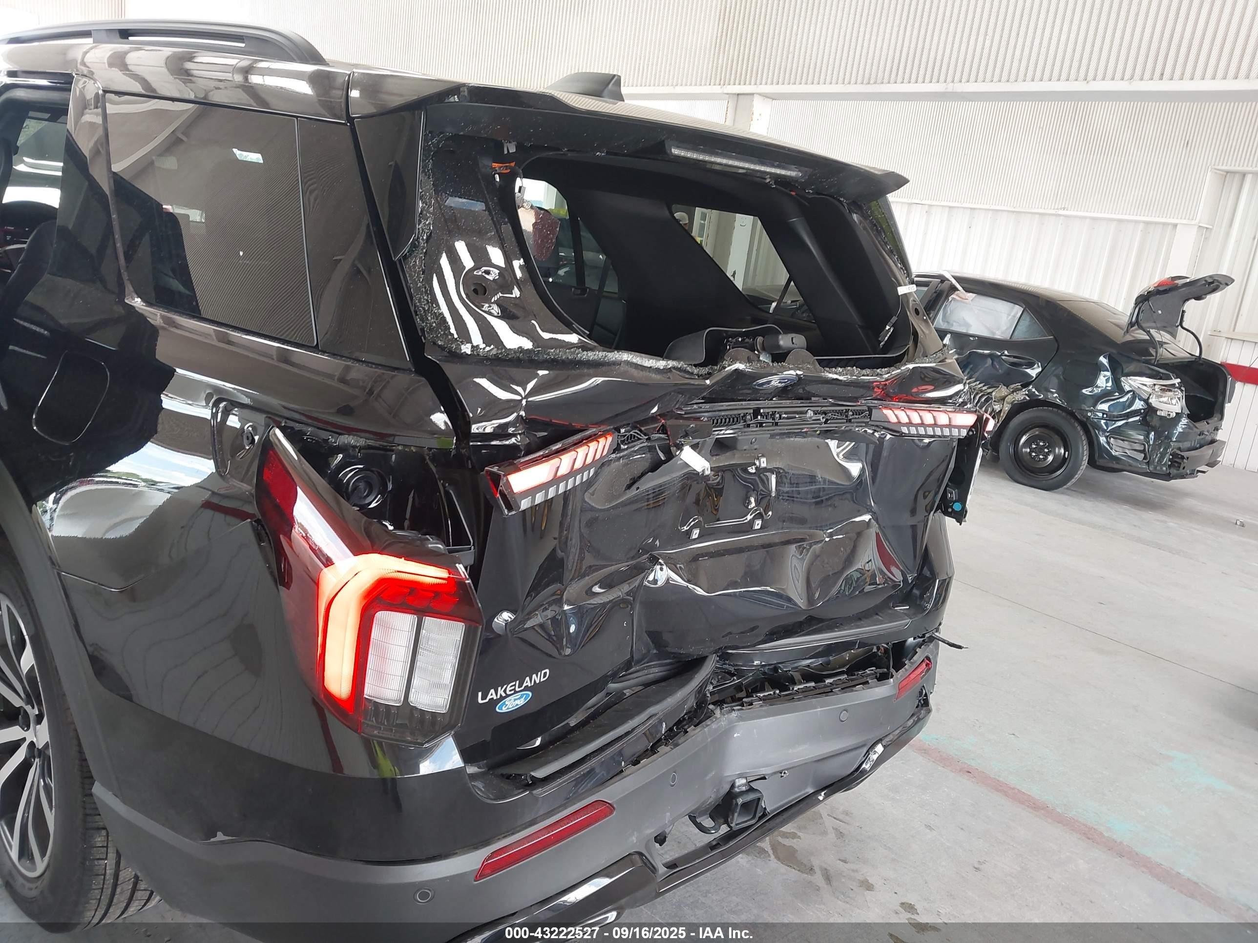 FORD EXPLORER image 6