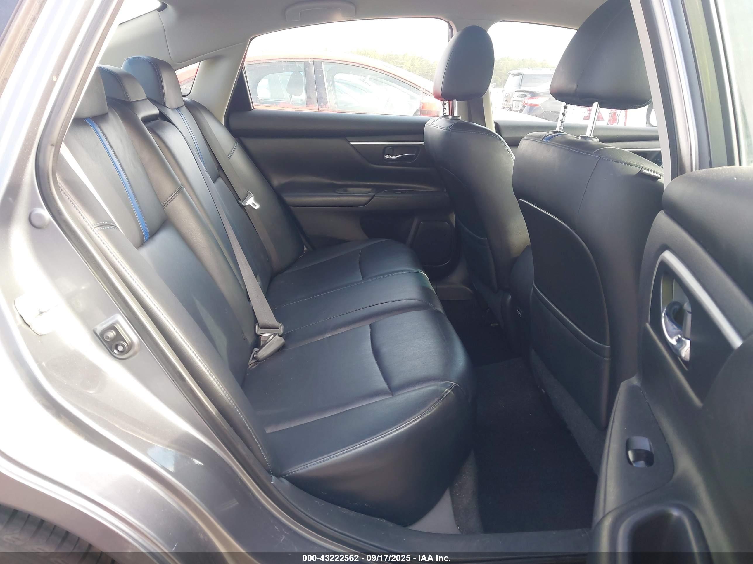 NISSAN ALTIMA image 8
