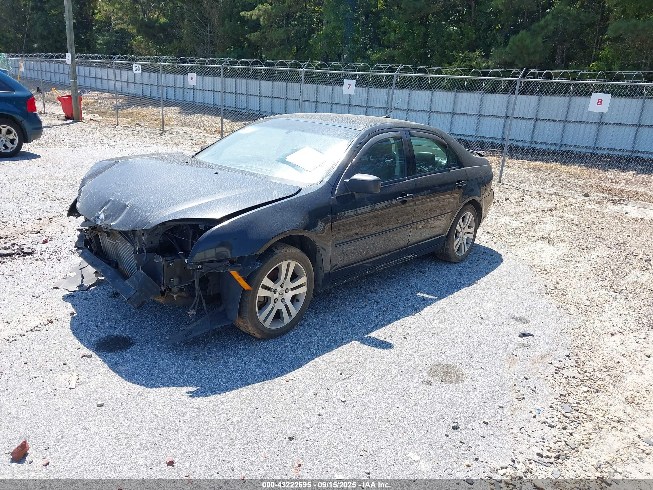 FORD FUSION image 2