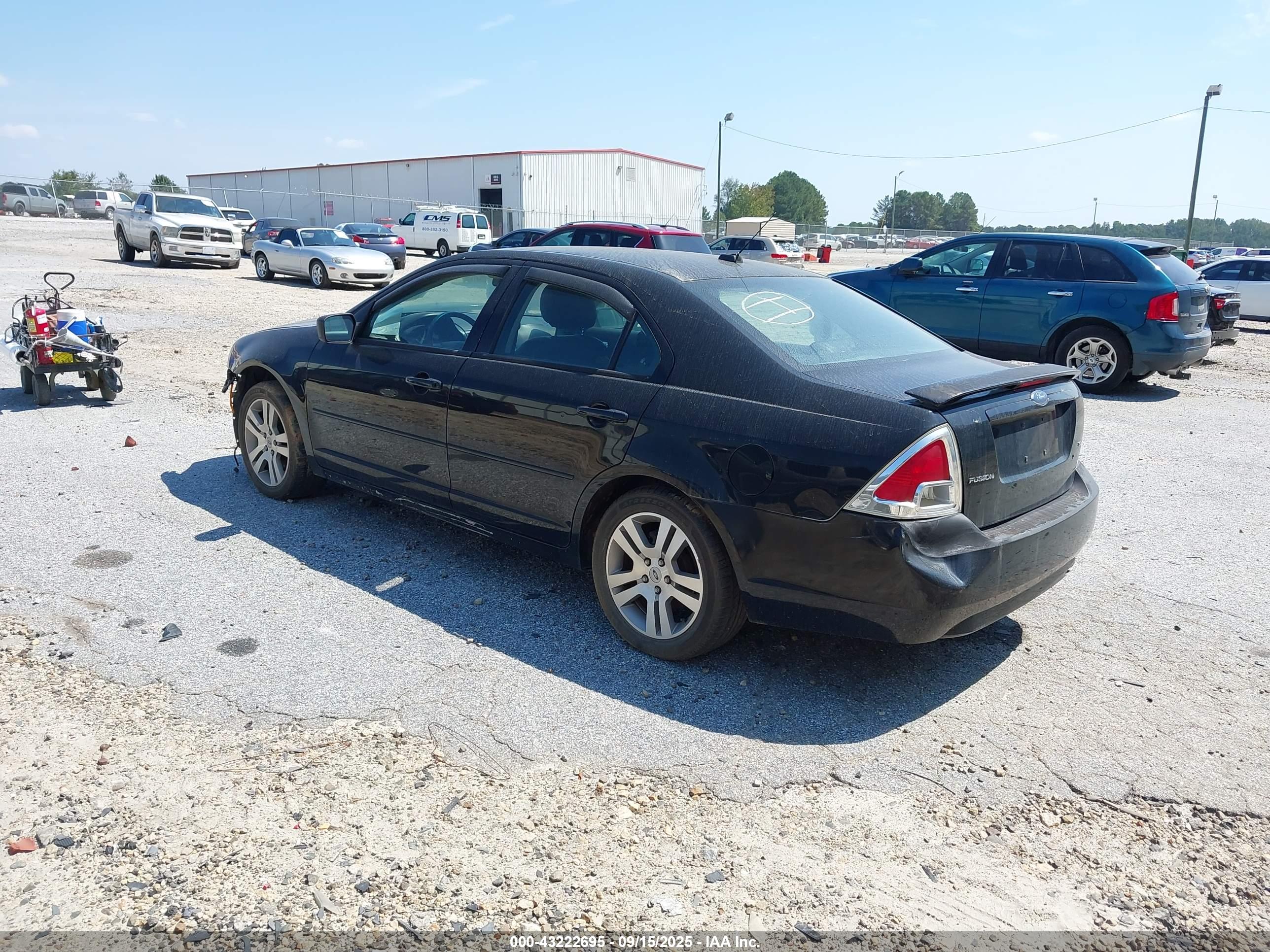 FORD FUSION image 3