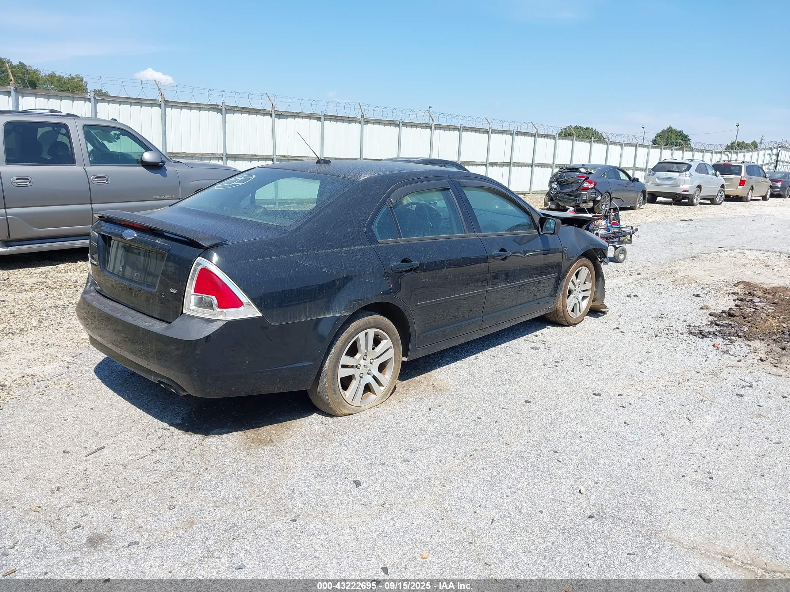 FORD FUSION image 4