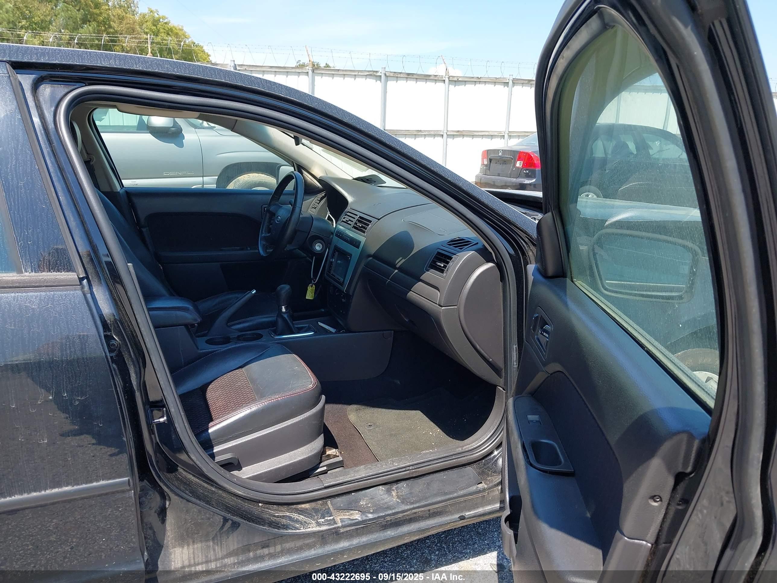 FORD FUSION image 5