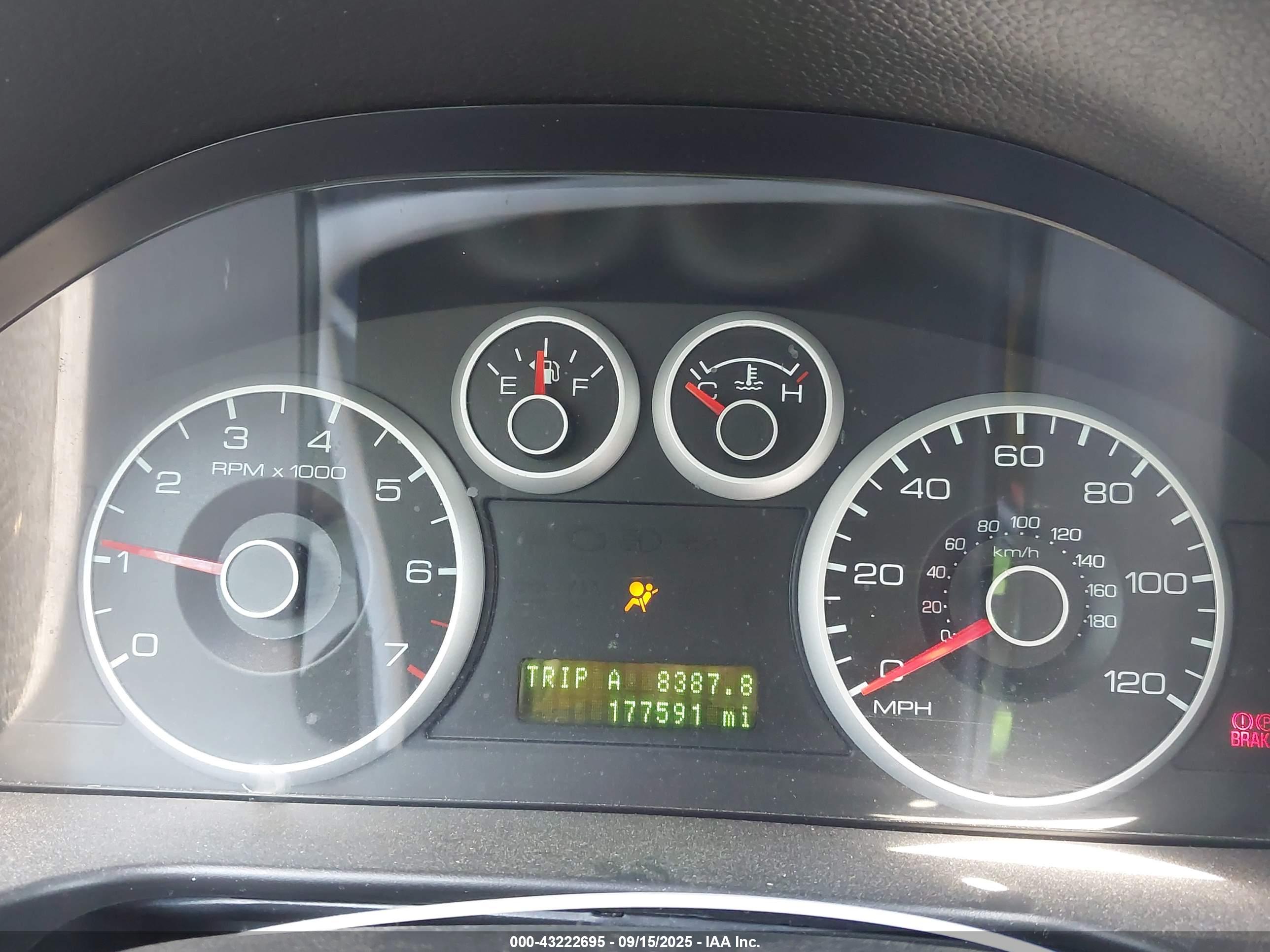 FORD FUSION image 7