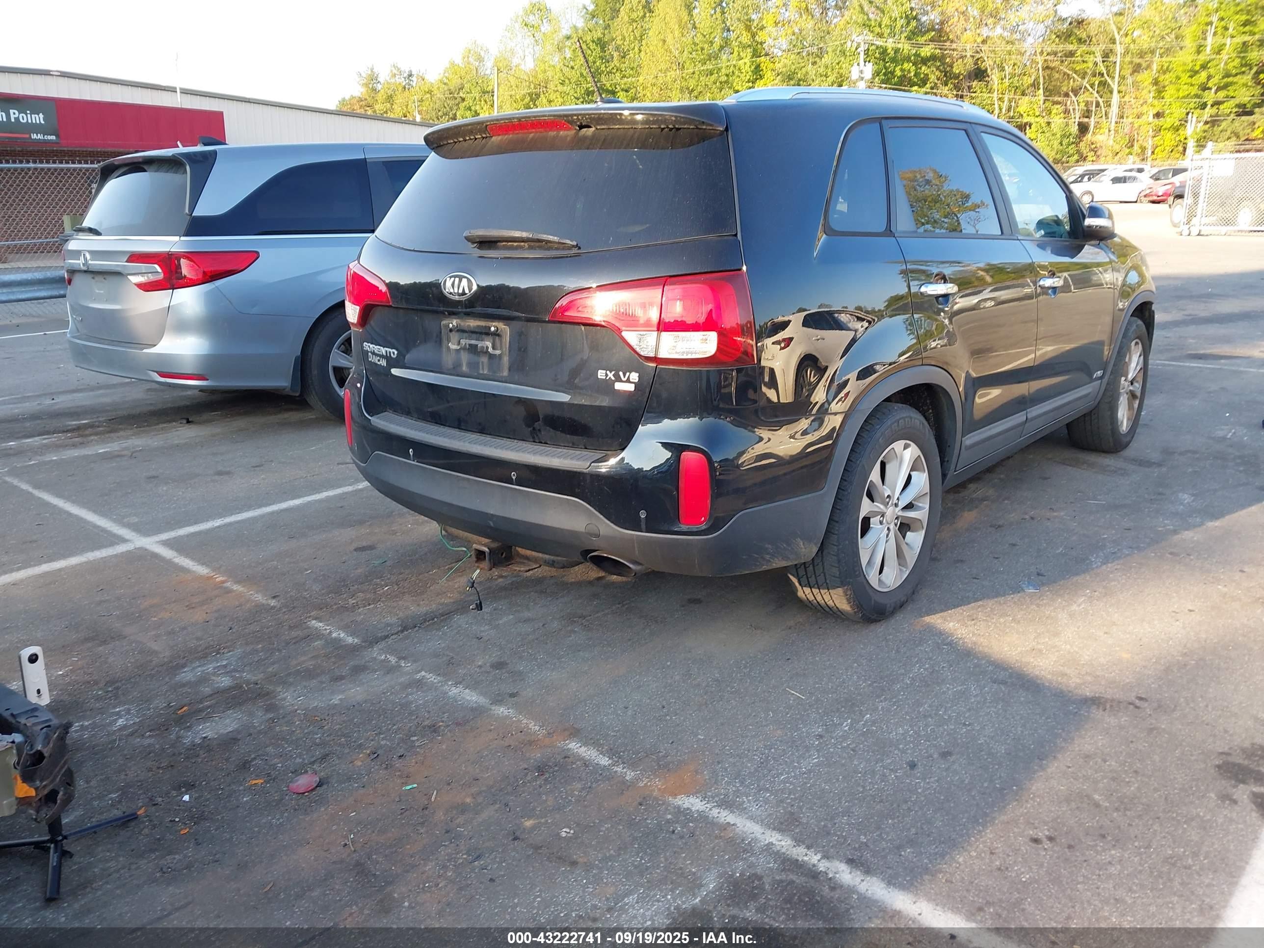 KIA SORENTO image 4