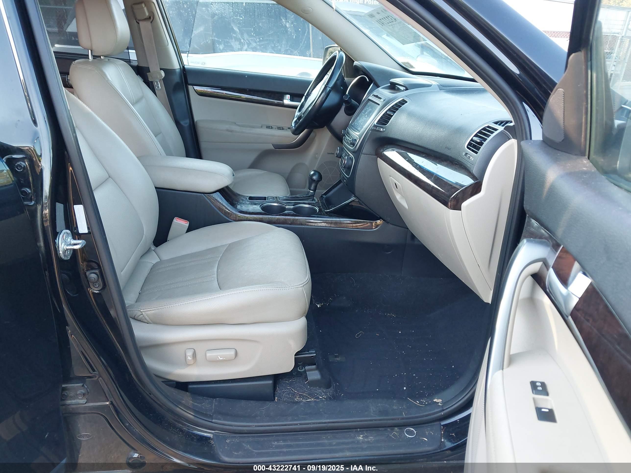 KIA SORENTO image 5