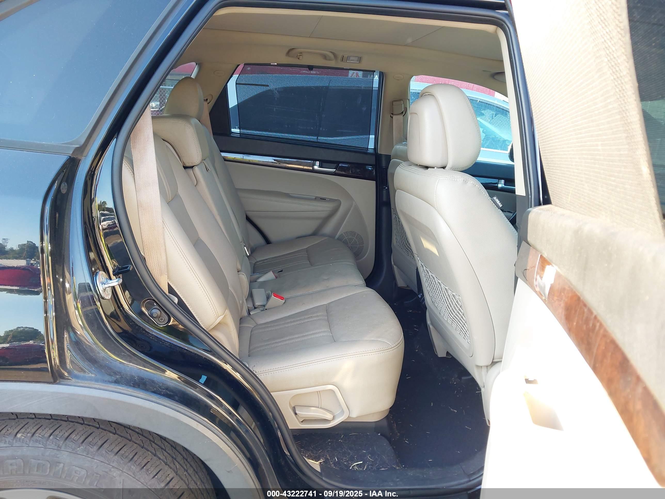 KIA SORENTO image 8