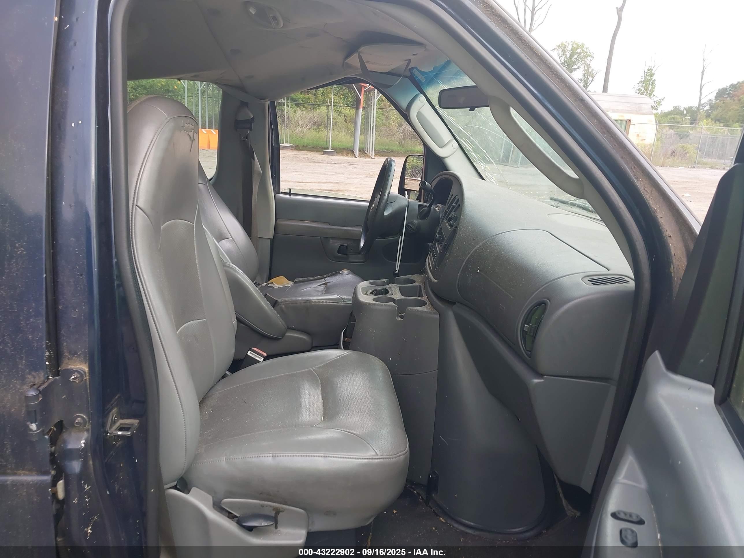FORD E-350 image 5