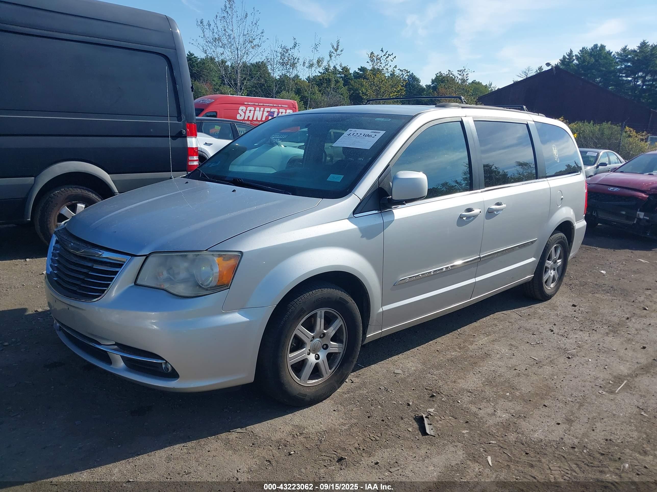 CHRYSLER TOWN image 2