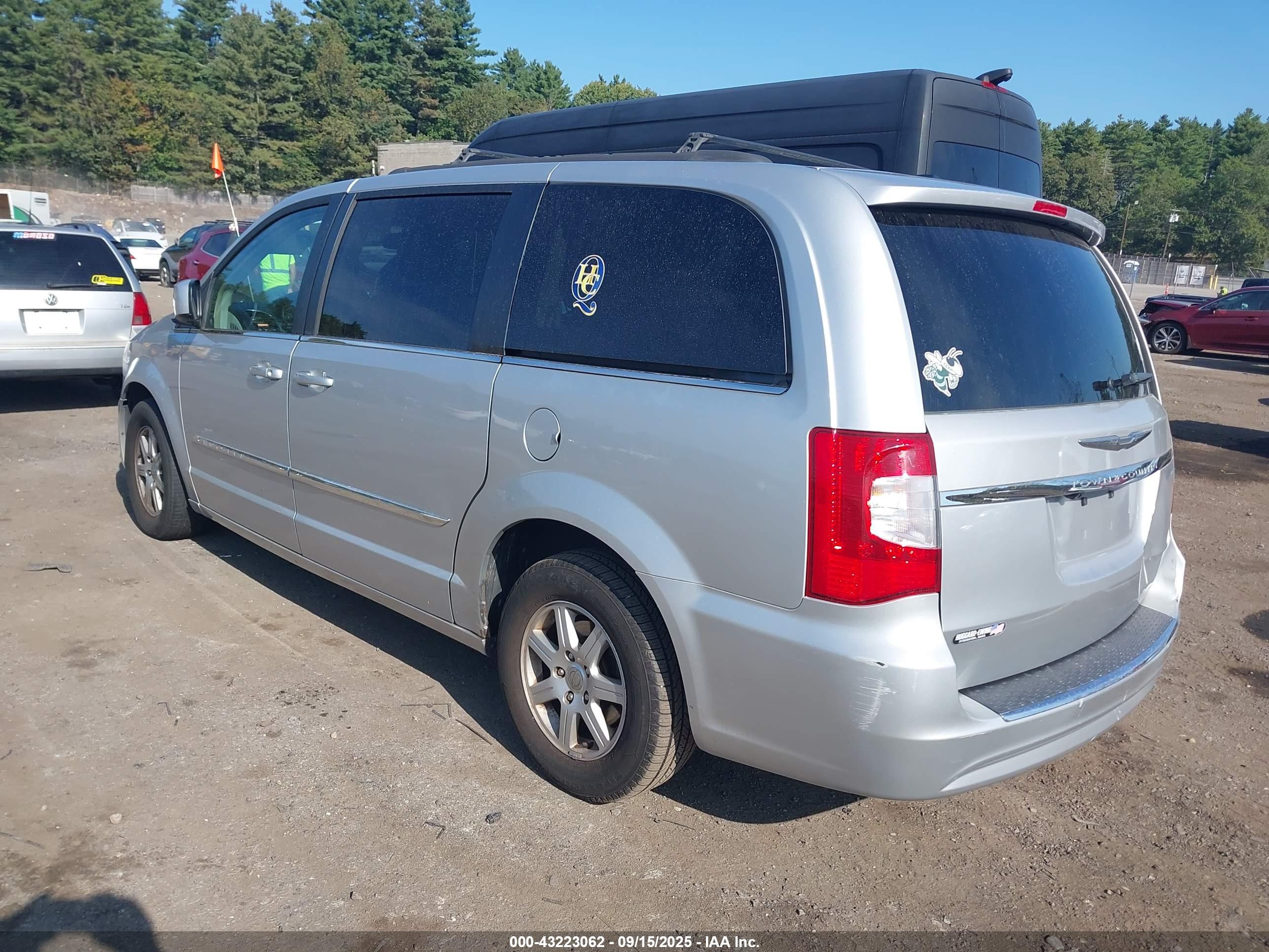 CHRYSLER TOWN image 3