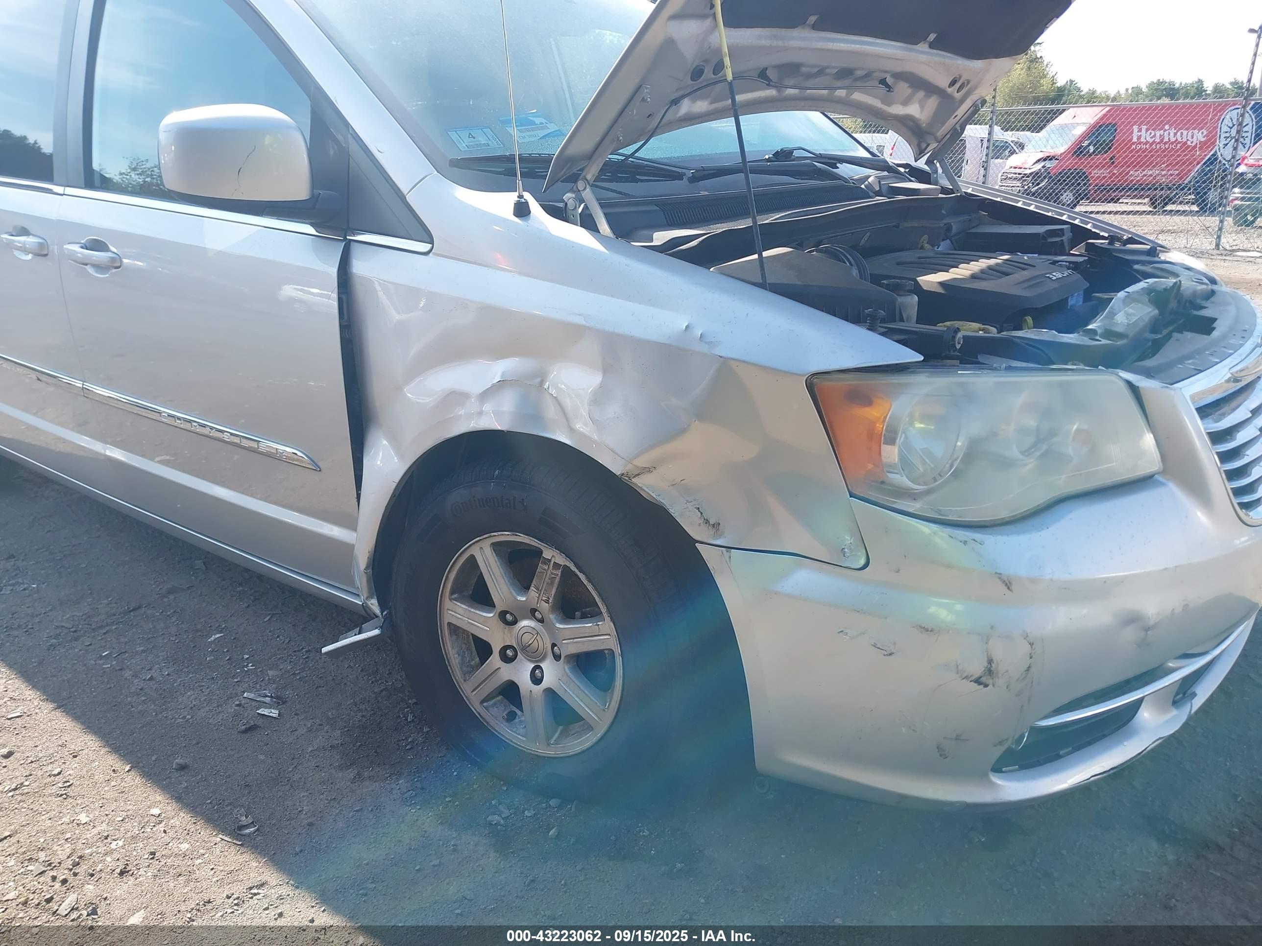 CHRYSLER TOWN image 6