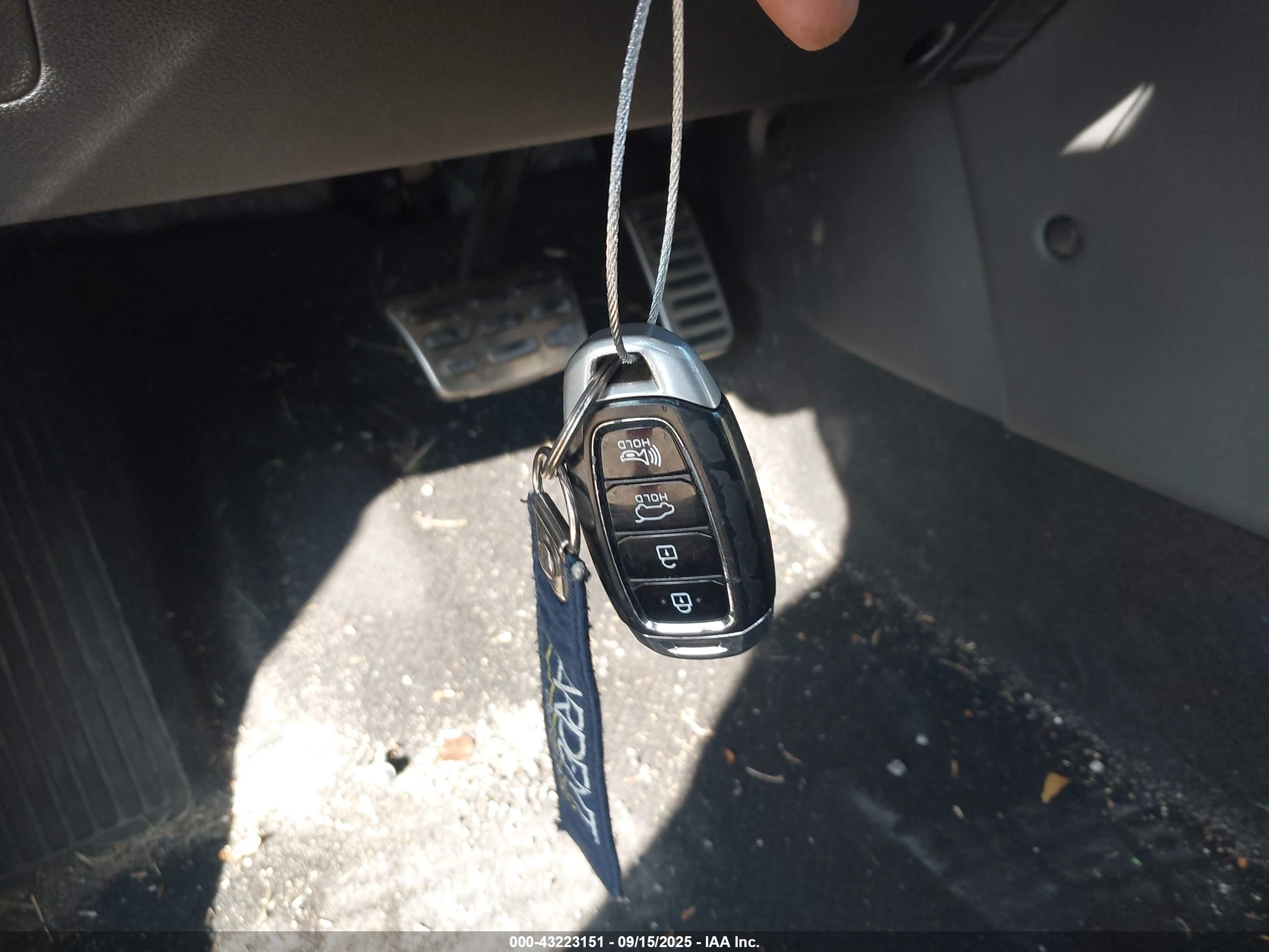 HYUNDAI KONA image 11