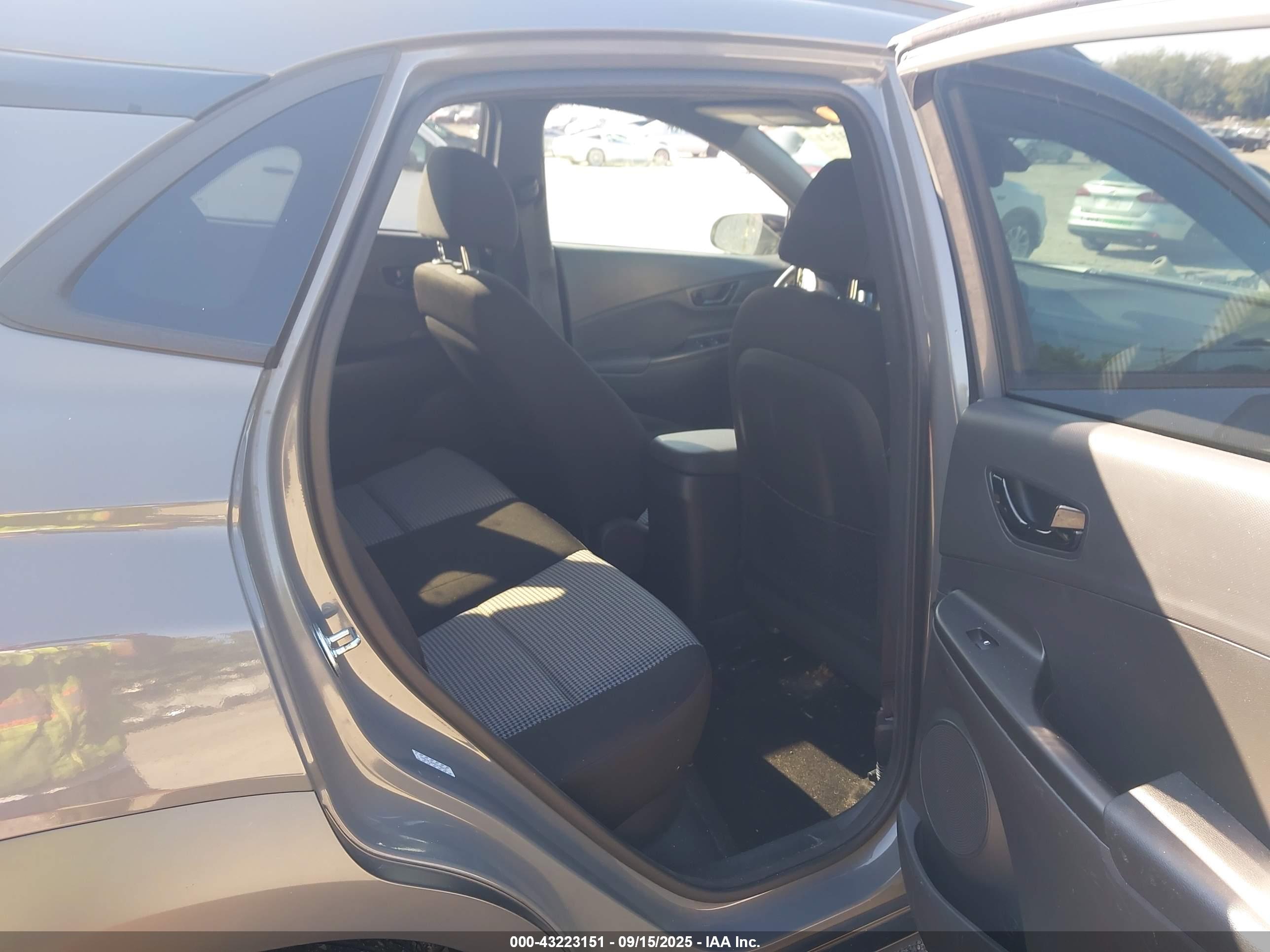 HYUNDAI KONA image 8