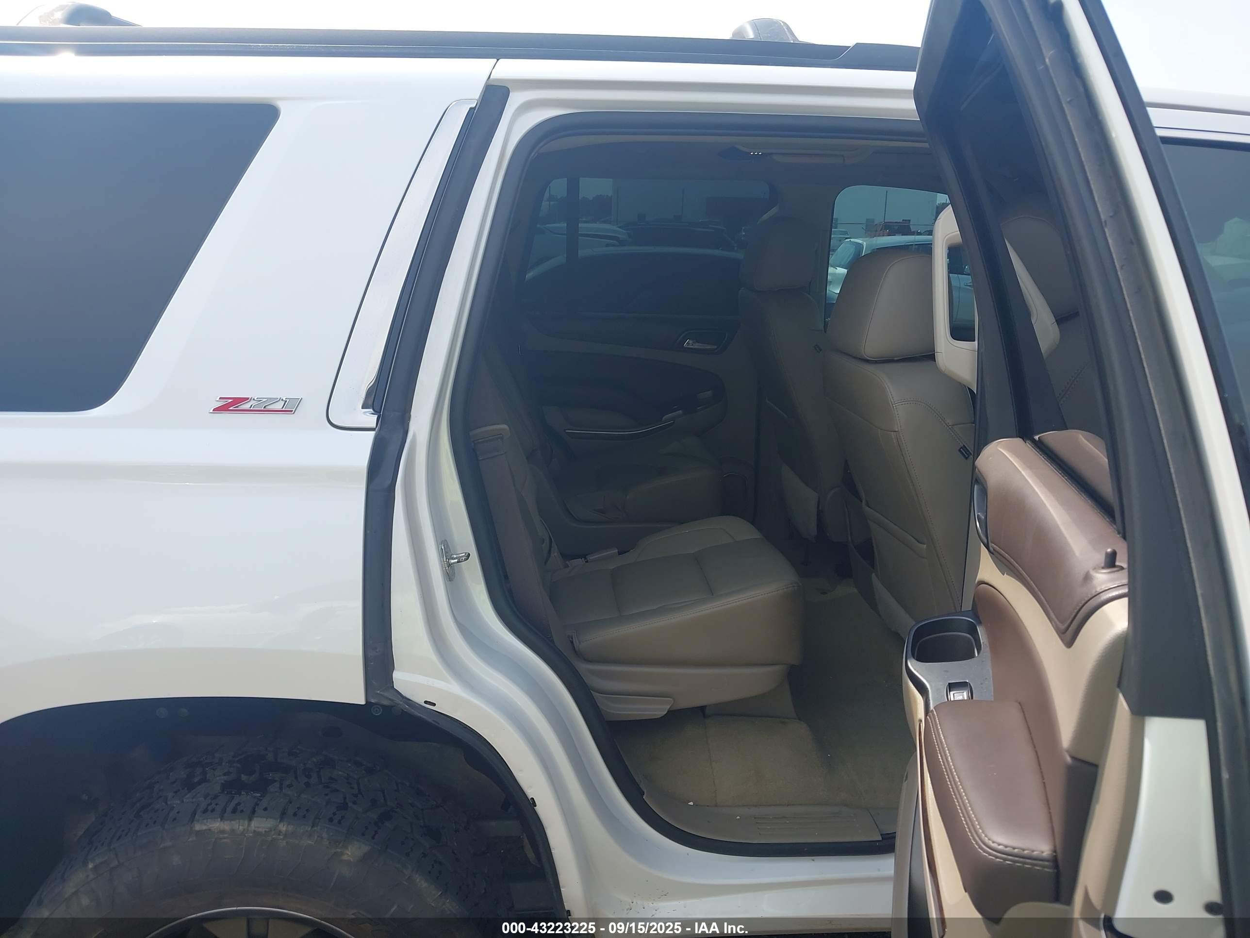 CHEVROLET TAHOE image 8