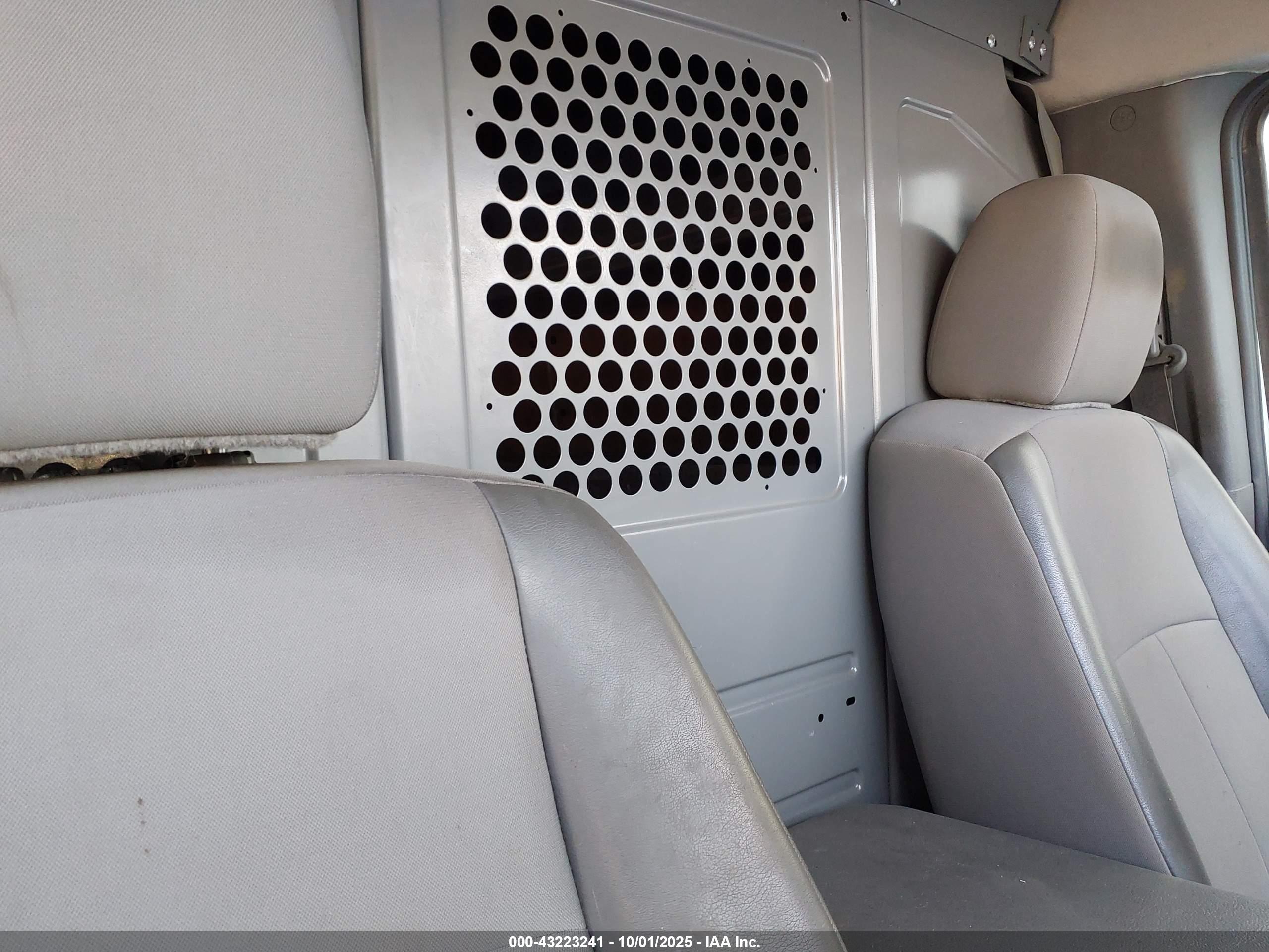 NISSAN NV image 8