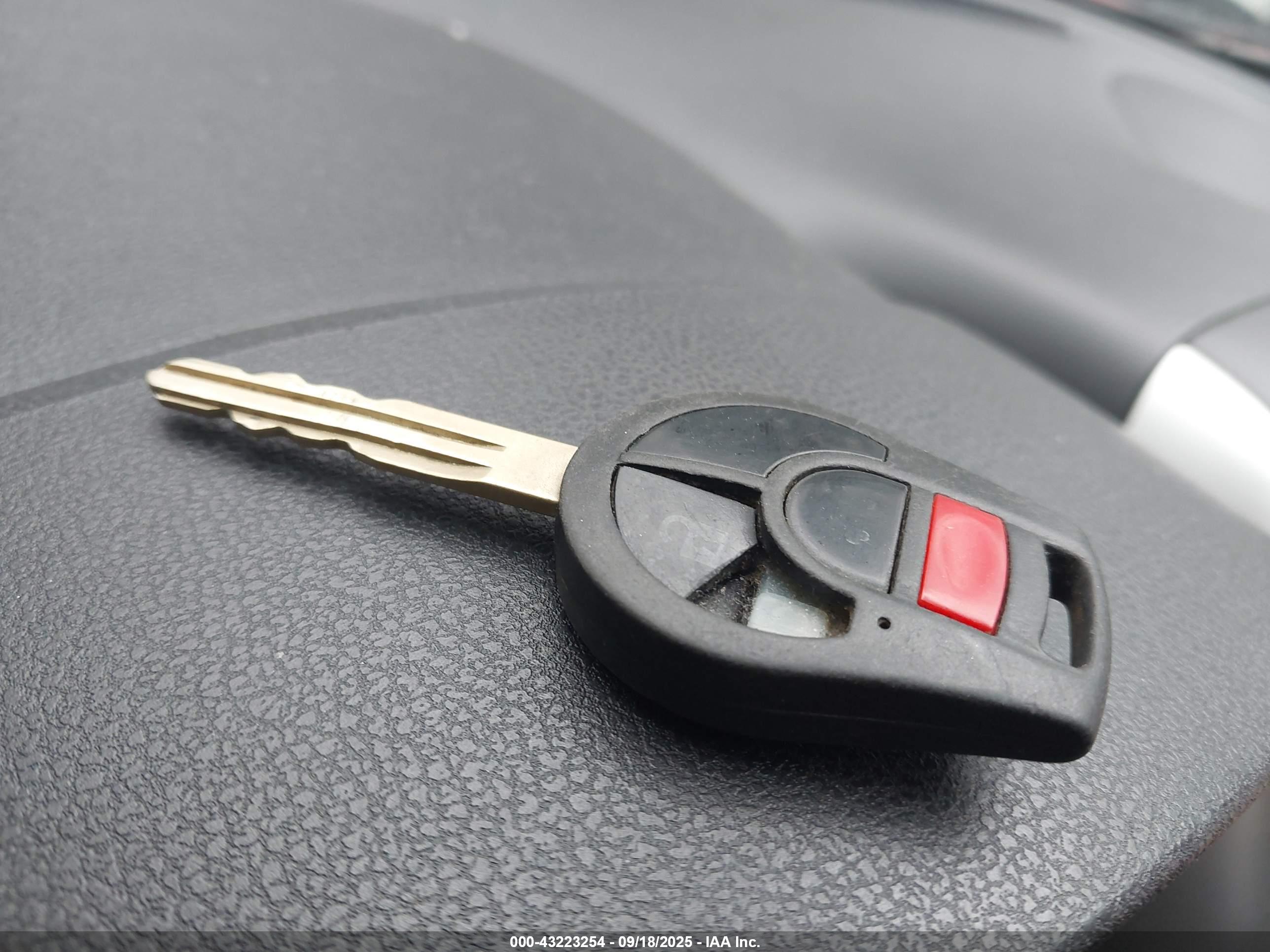 NISSAN VERSA image 11