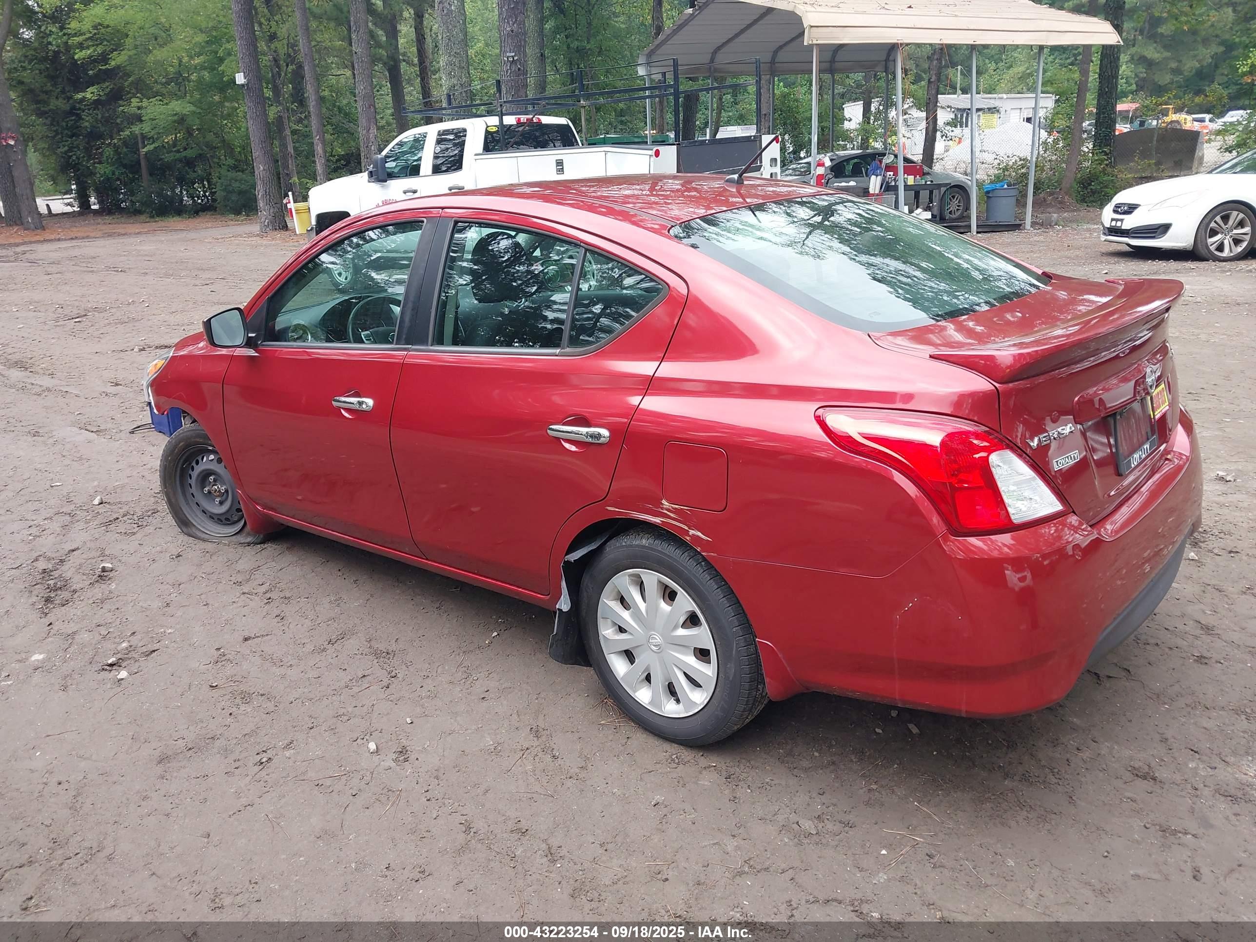 NISSAN VERSA image 3