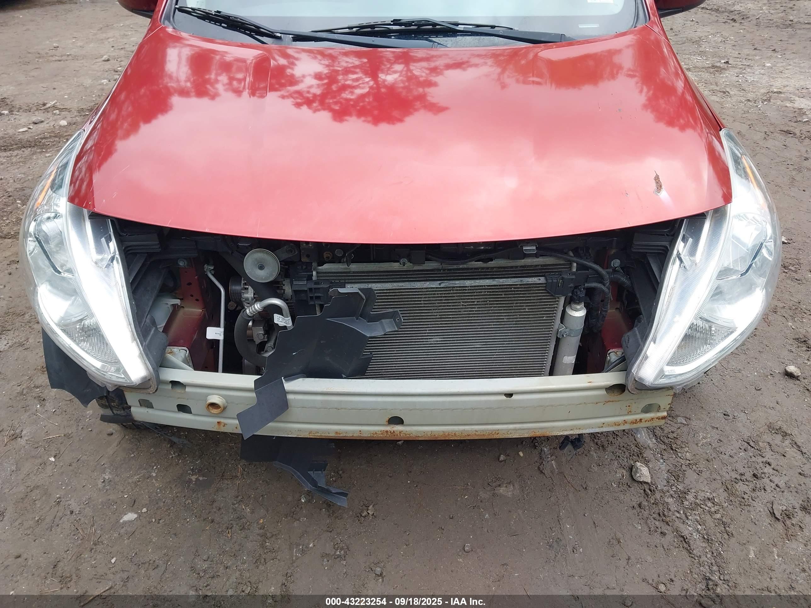 NISSAN VERSA image 6