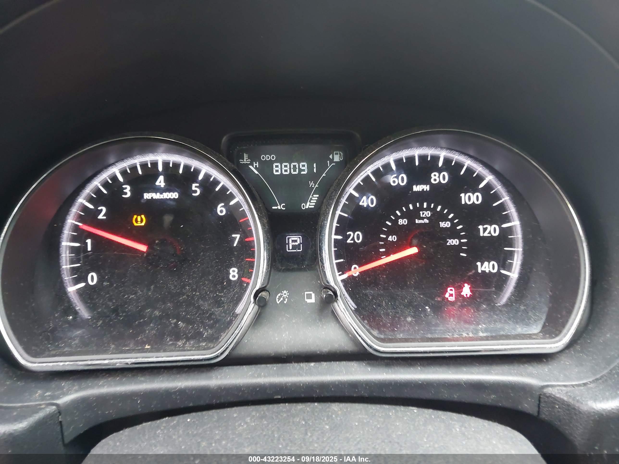 NISSAN VERSA image 7