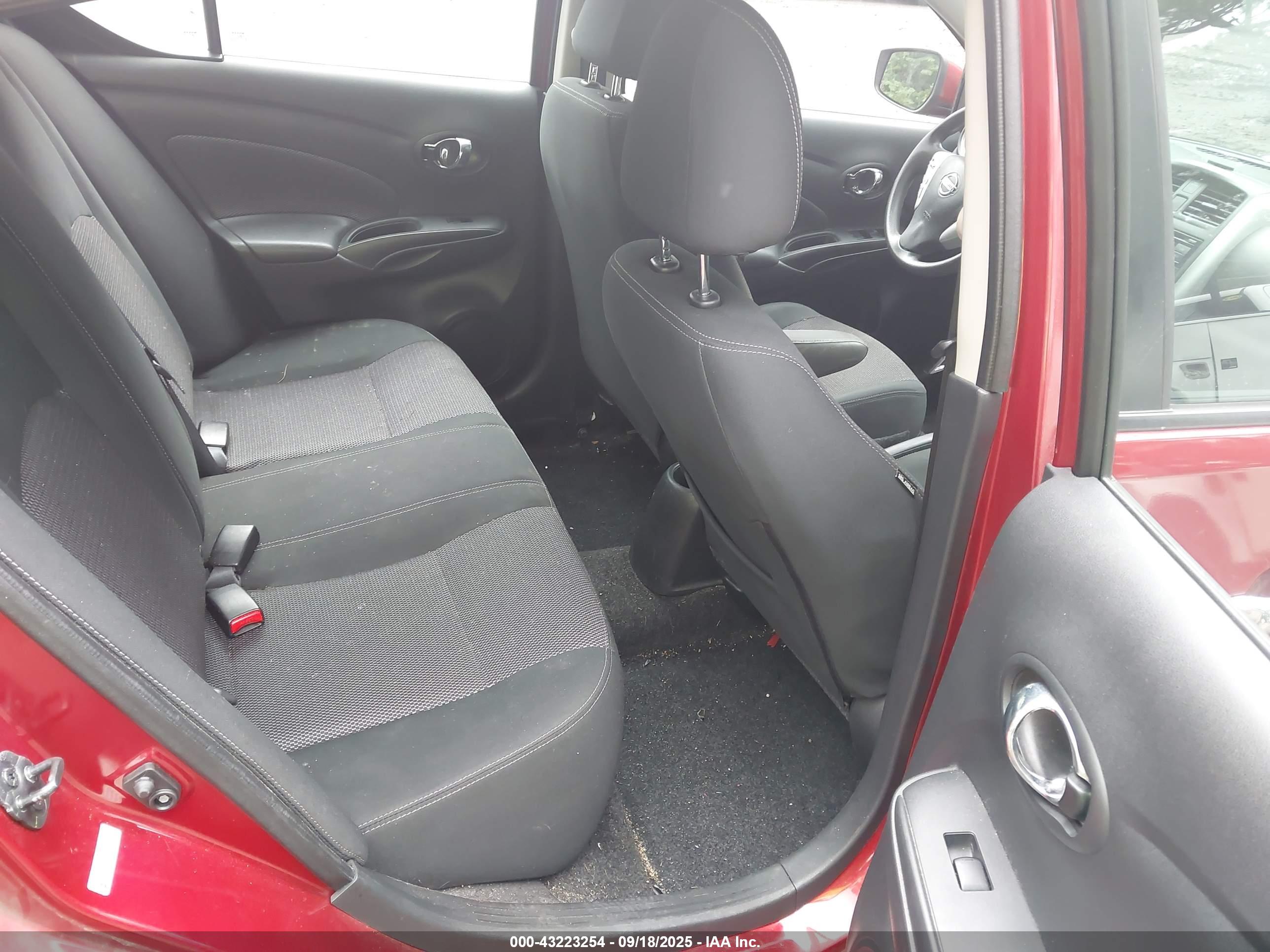 NISSAN VERSA image 8