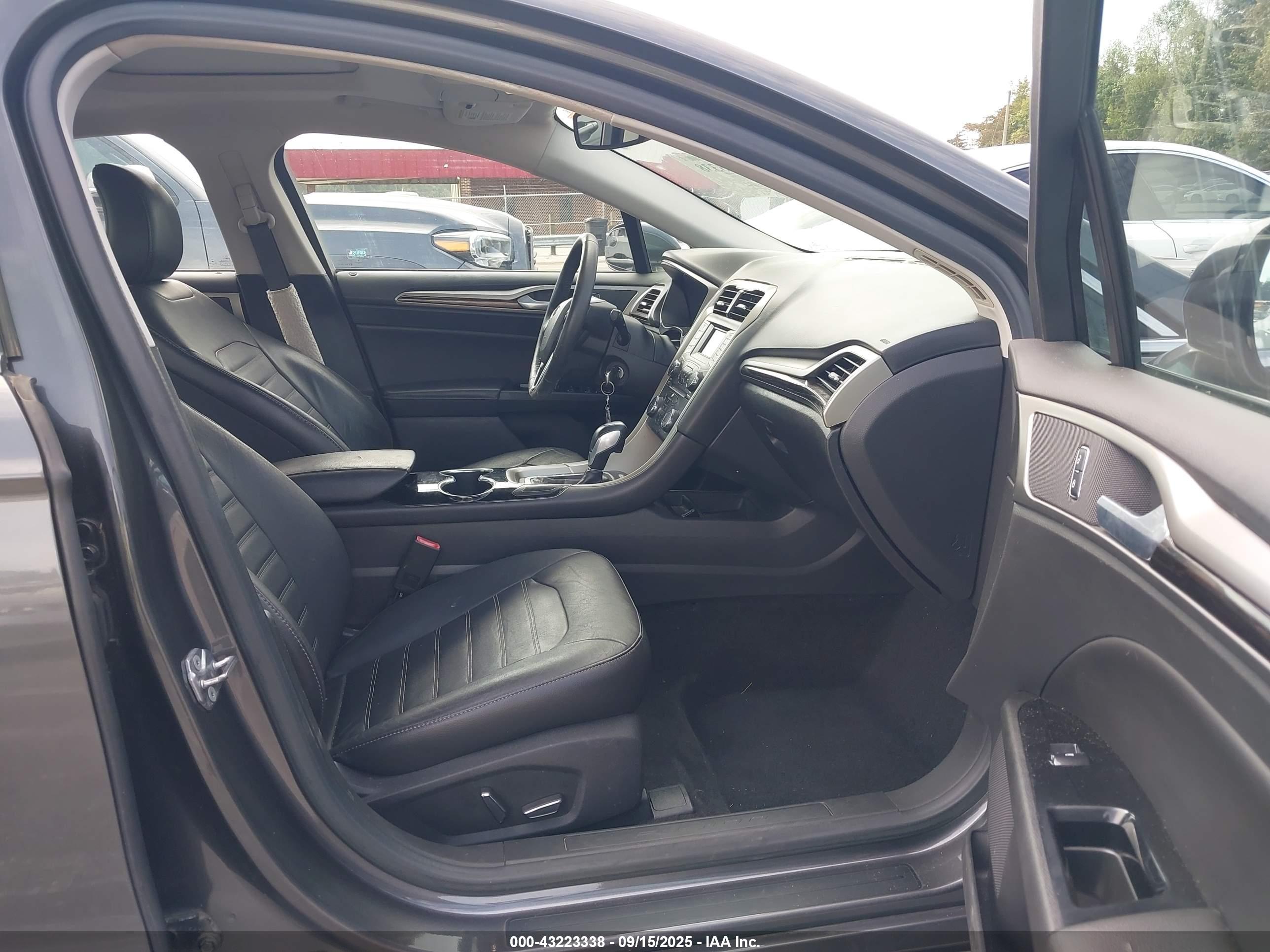 FORD FUSION image 5