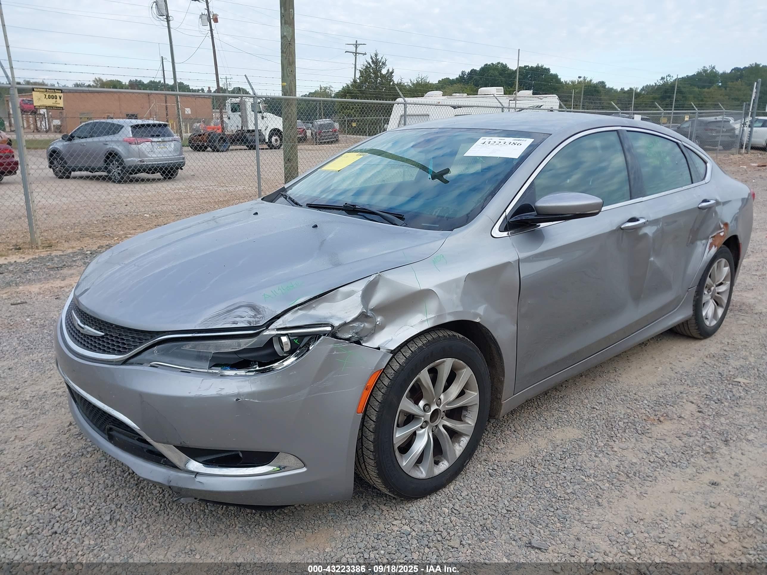 CHRYSLER 200 image 2