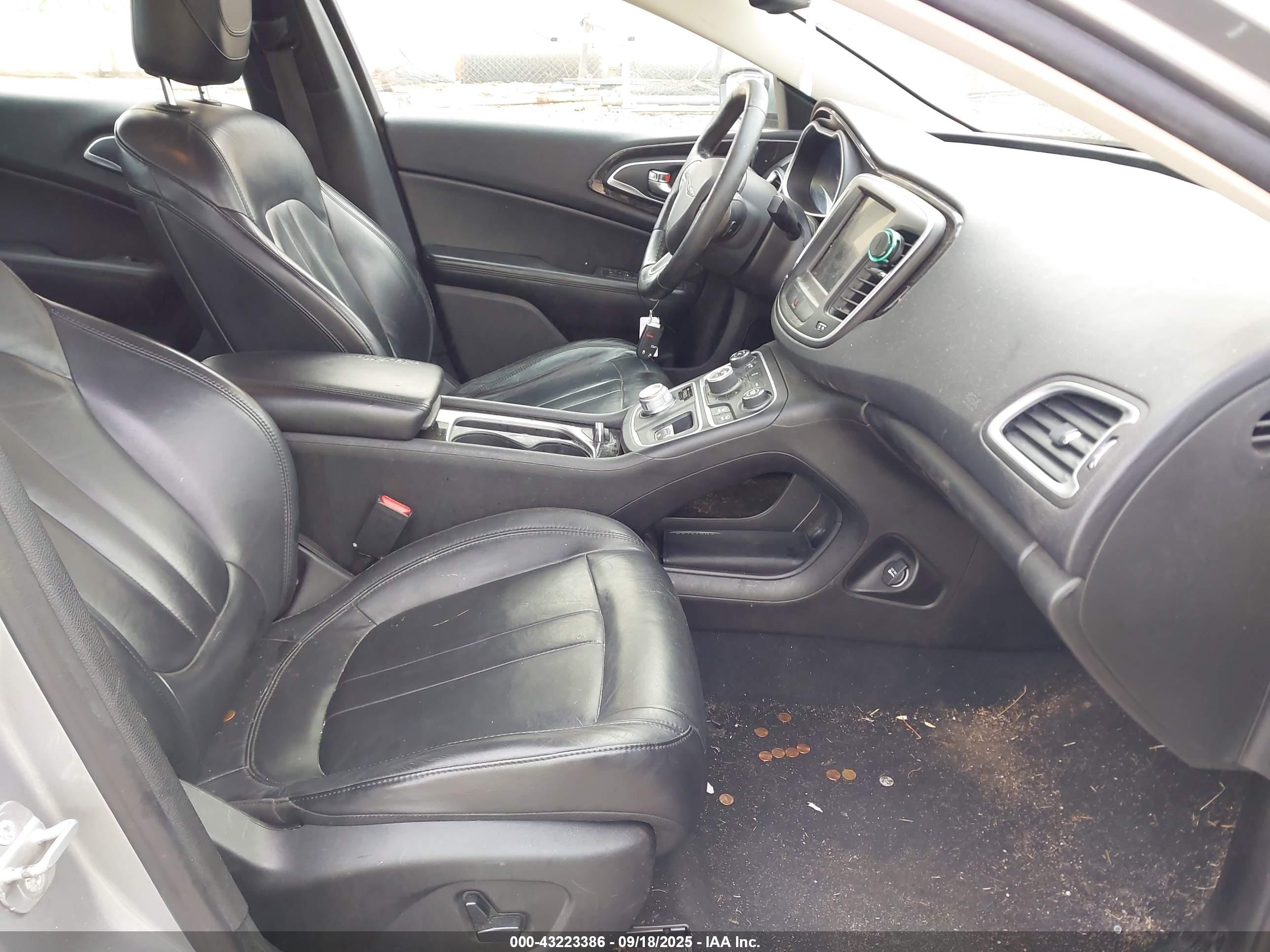 CHRYSLER 200 image 5