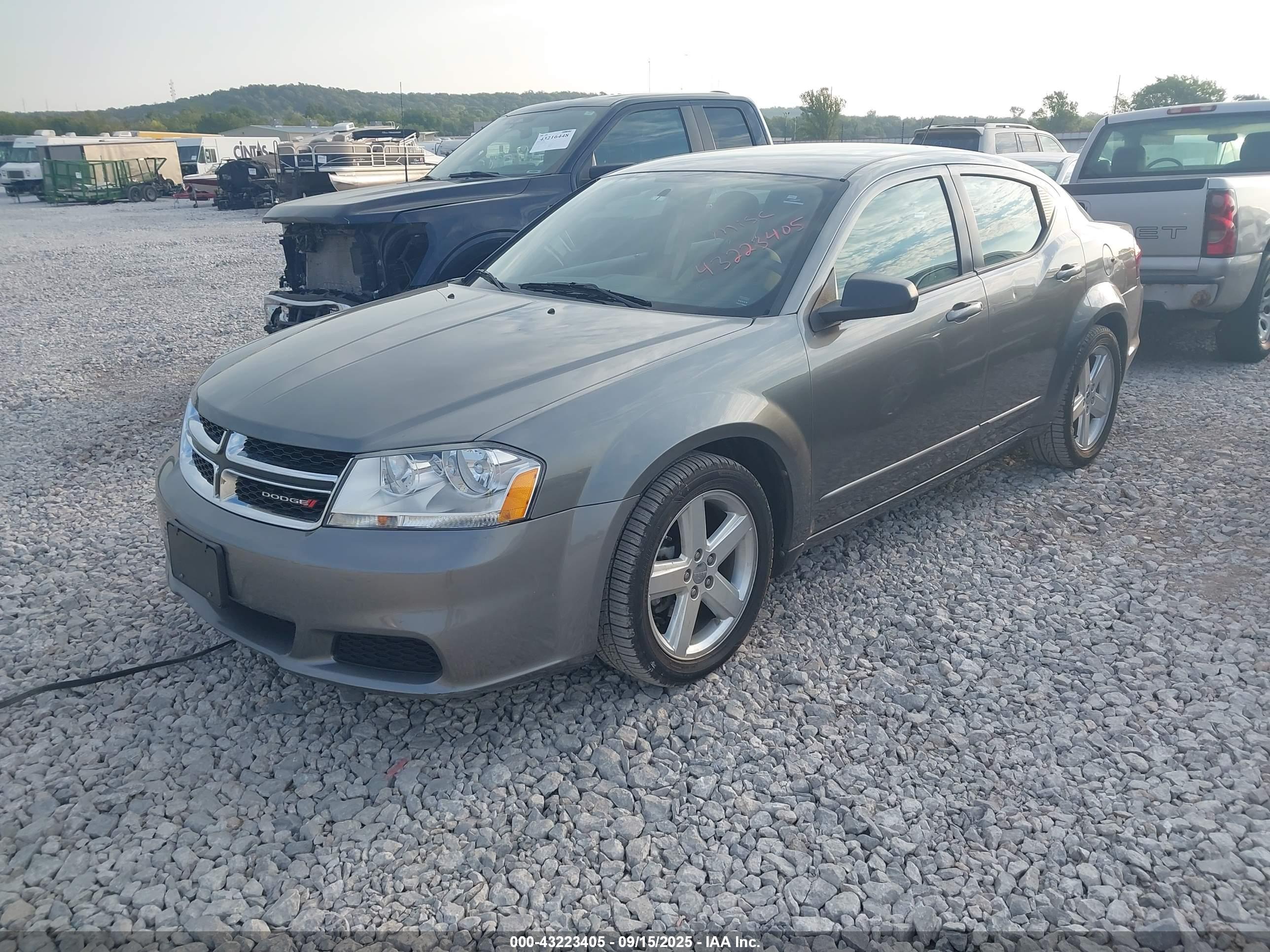 DODGE AVENGER image 2