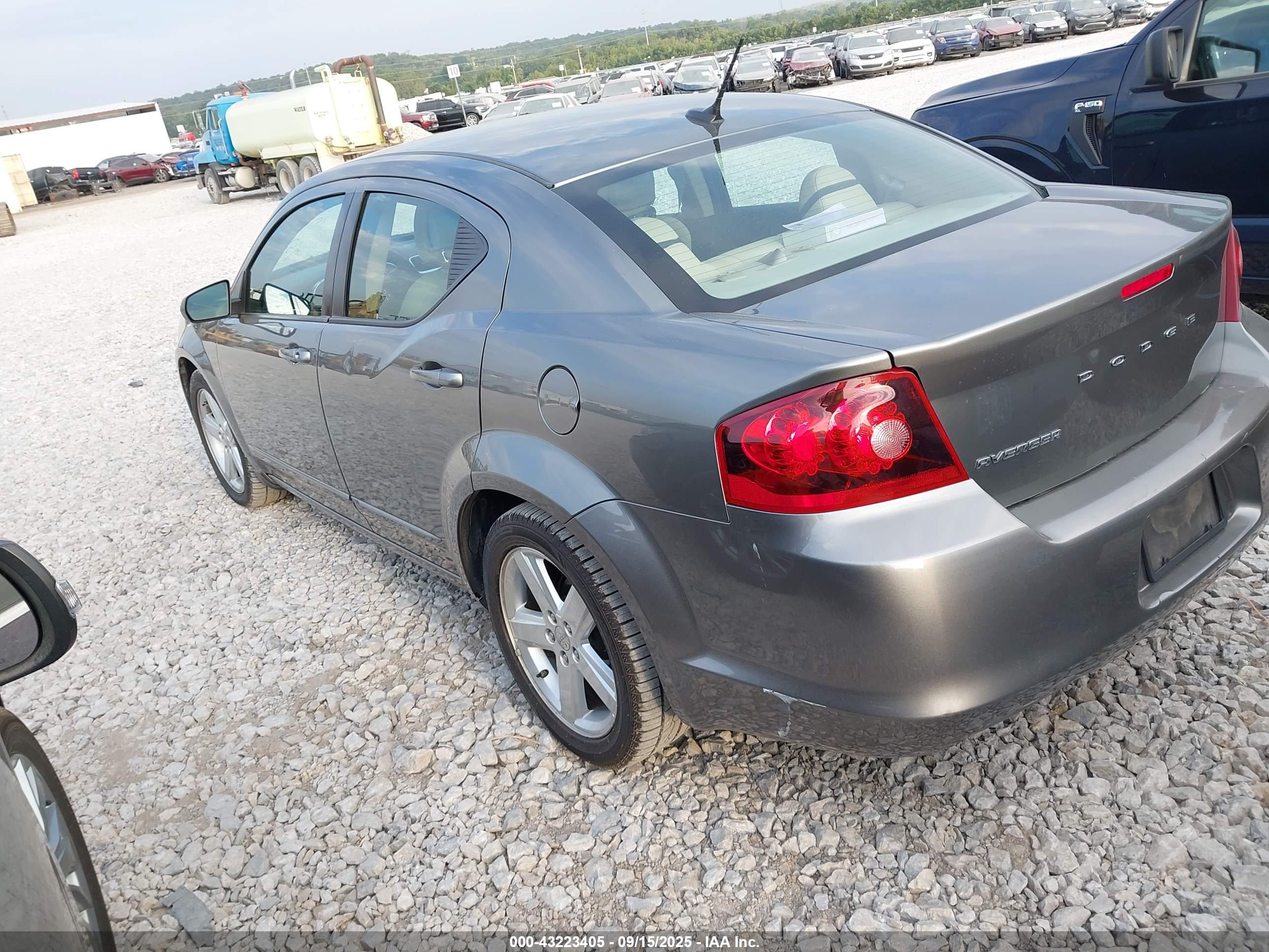 DODGE AVENGER image 3