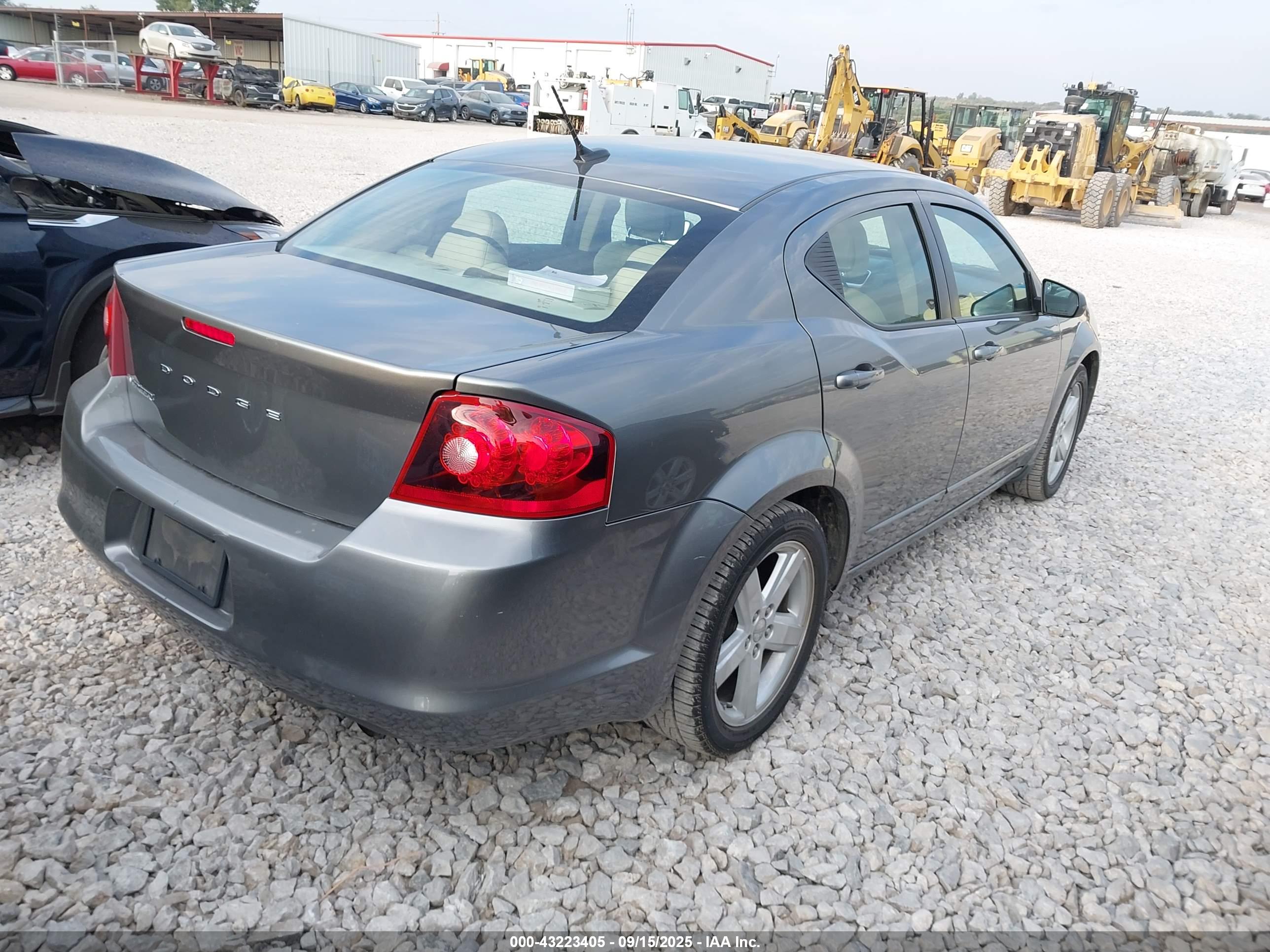 DODGE AVENGER image 4