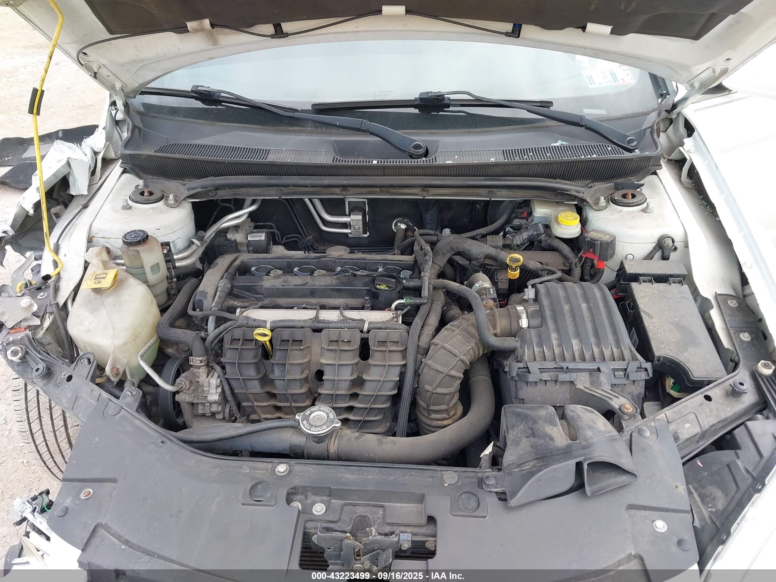 CHRYSLER 200 image 10