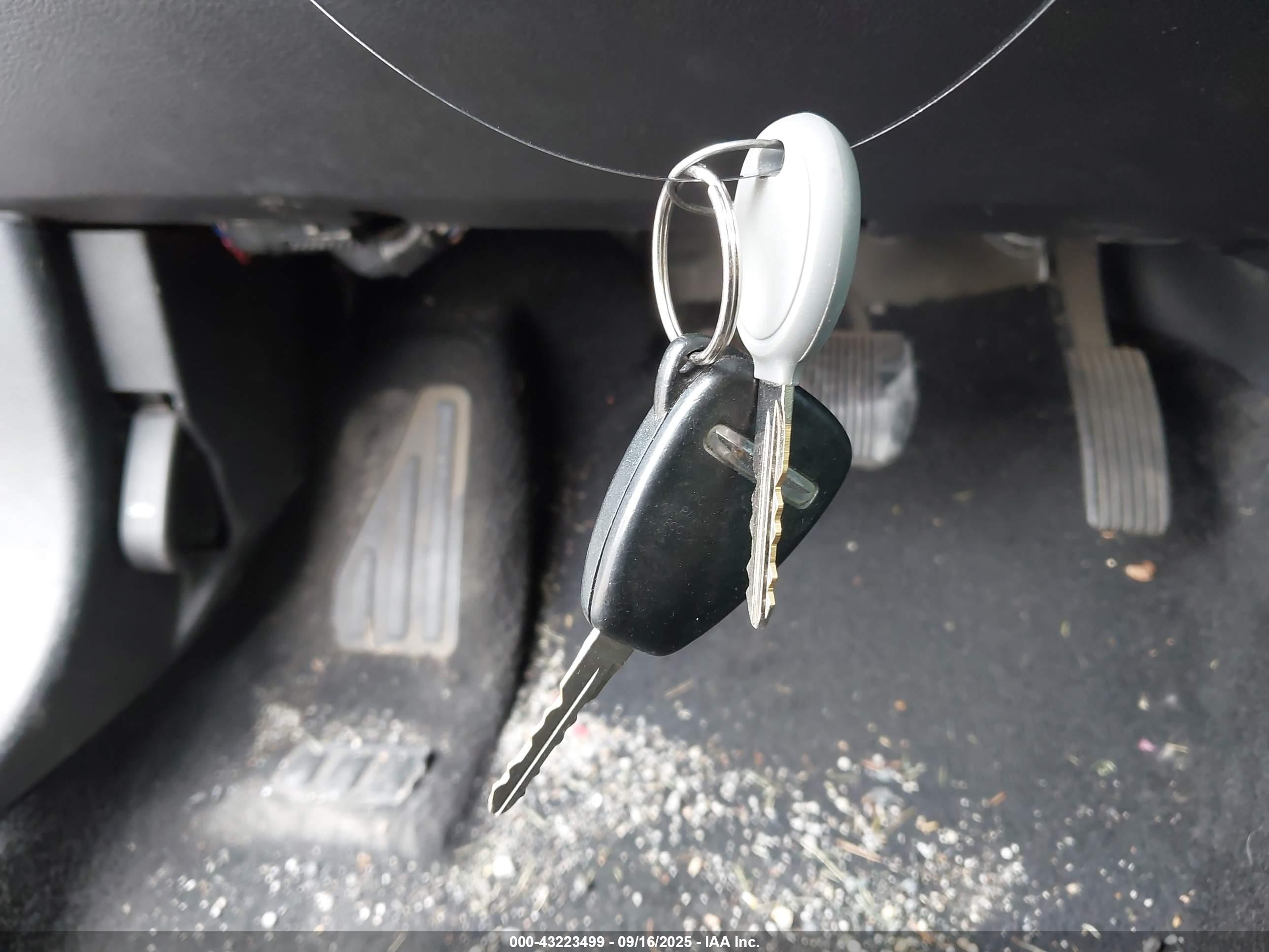 CHRYSLER 200 image 11