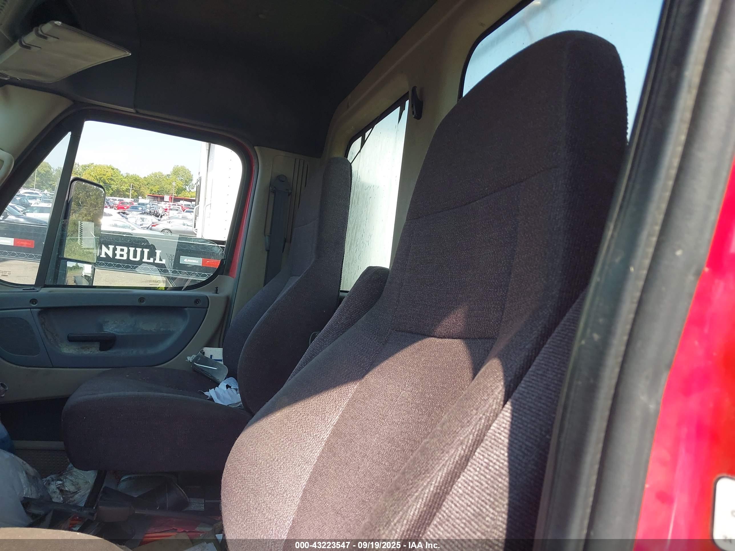 FREIGHTLINER CASCADIA image 7