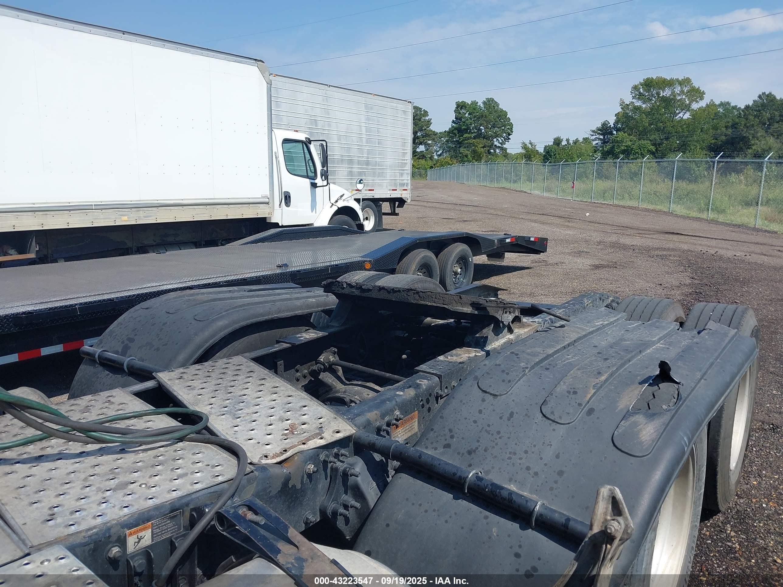 FREIGHTLINER CASCADIA image 8